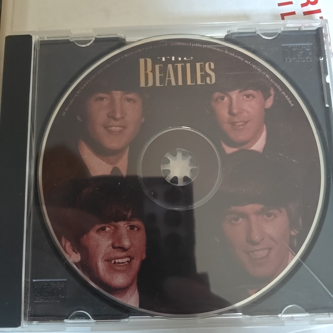 THE BEATLES - INTERVIEW DISC (RARE PICTURE DISC CD + 120 PAGE BOOK) Mint Condi