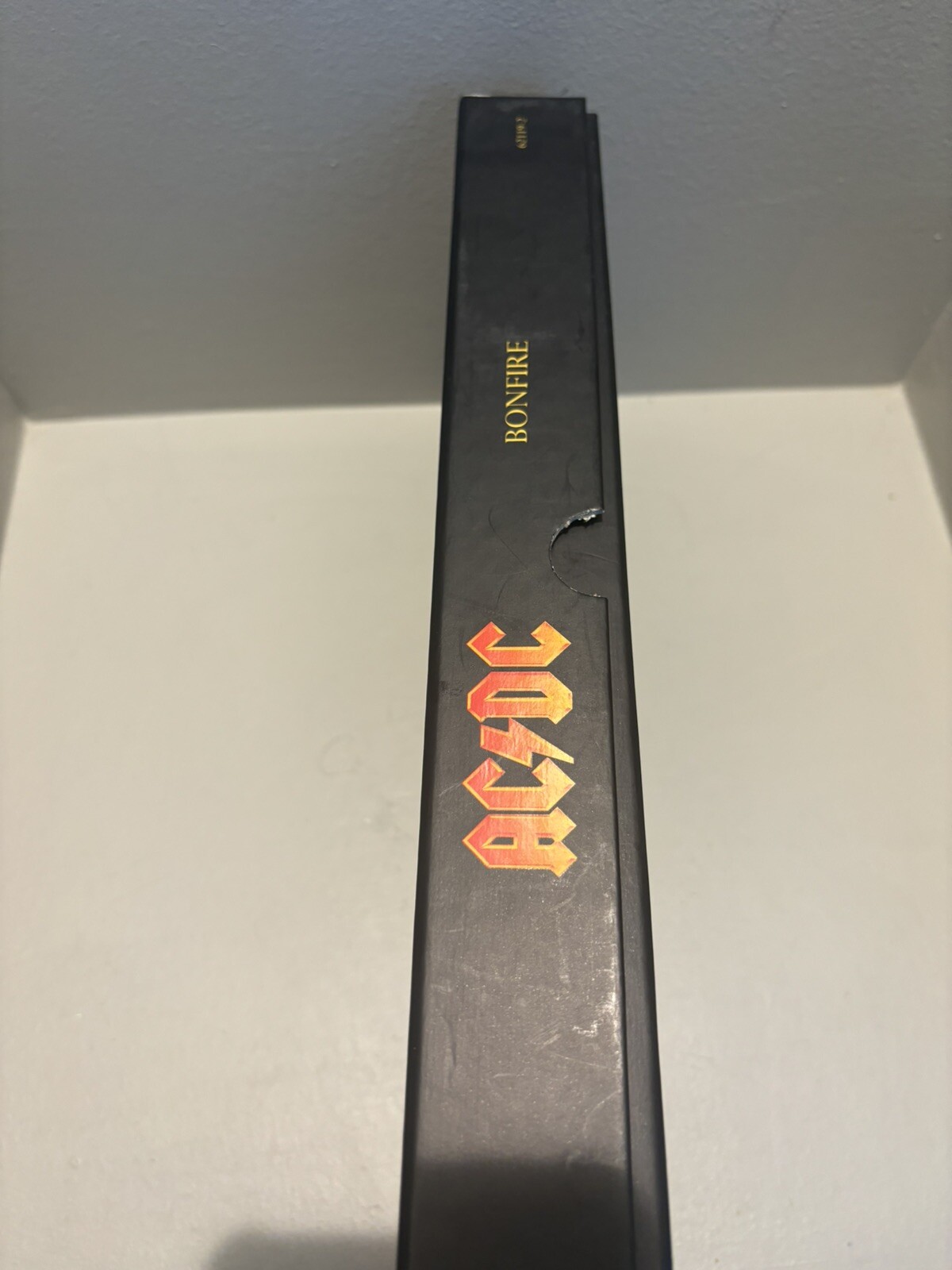 AC/DC "BONFIRE" 4 DISC BOX SET 1997- Sticker/Tattoo/Key Chain /Guitar Pick Rock