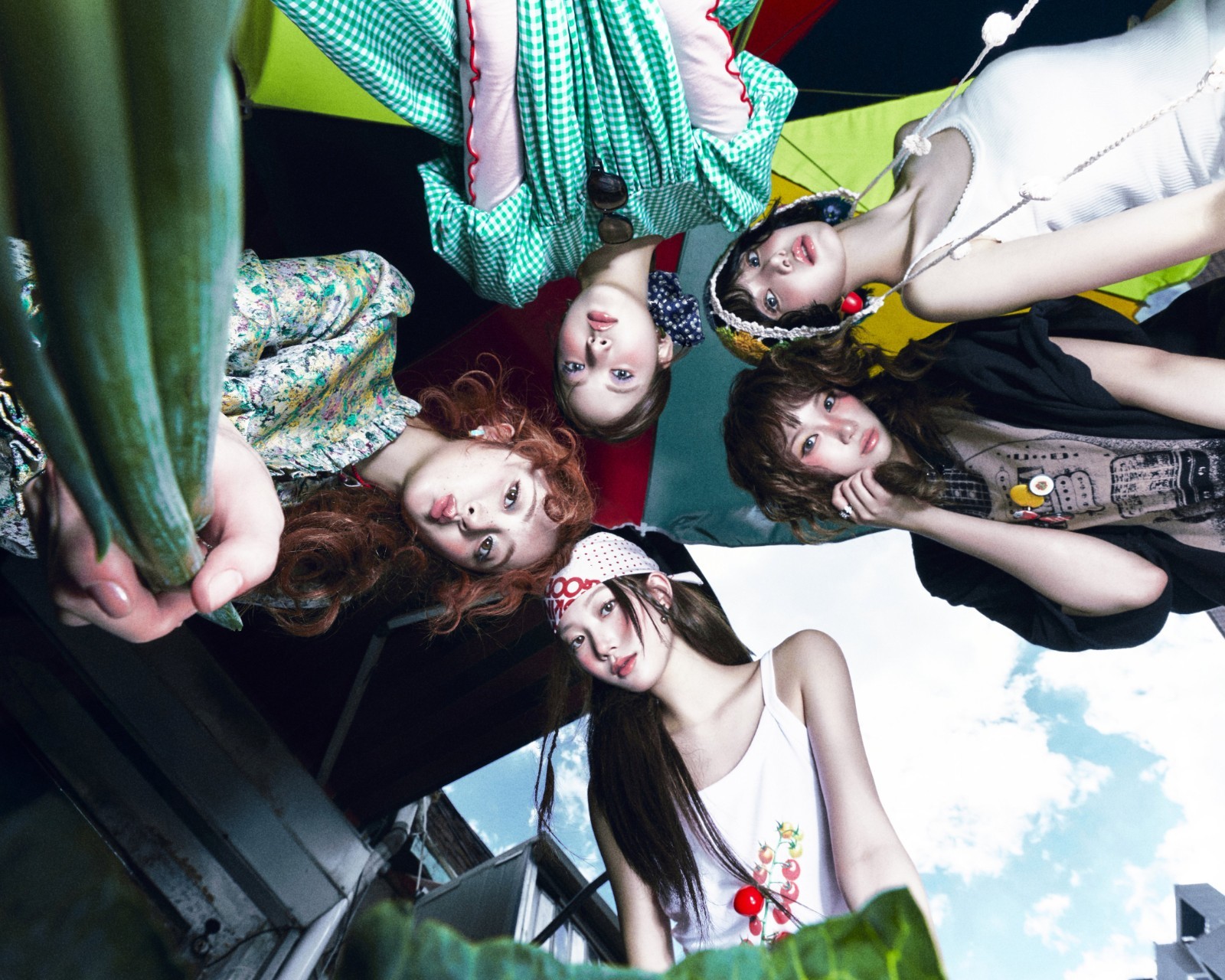 LE SSERAFIM 1st Single Album [SPAGHETTI] COMPACT Ver. CD+Book+P.Card+Sticker+etc