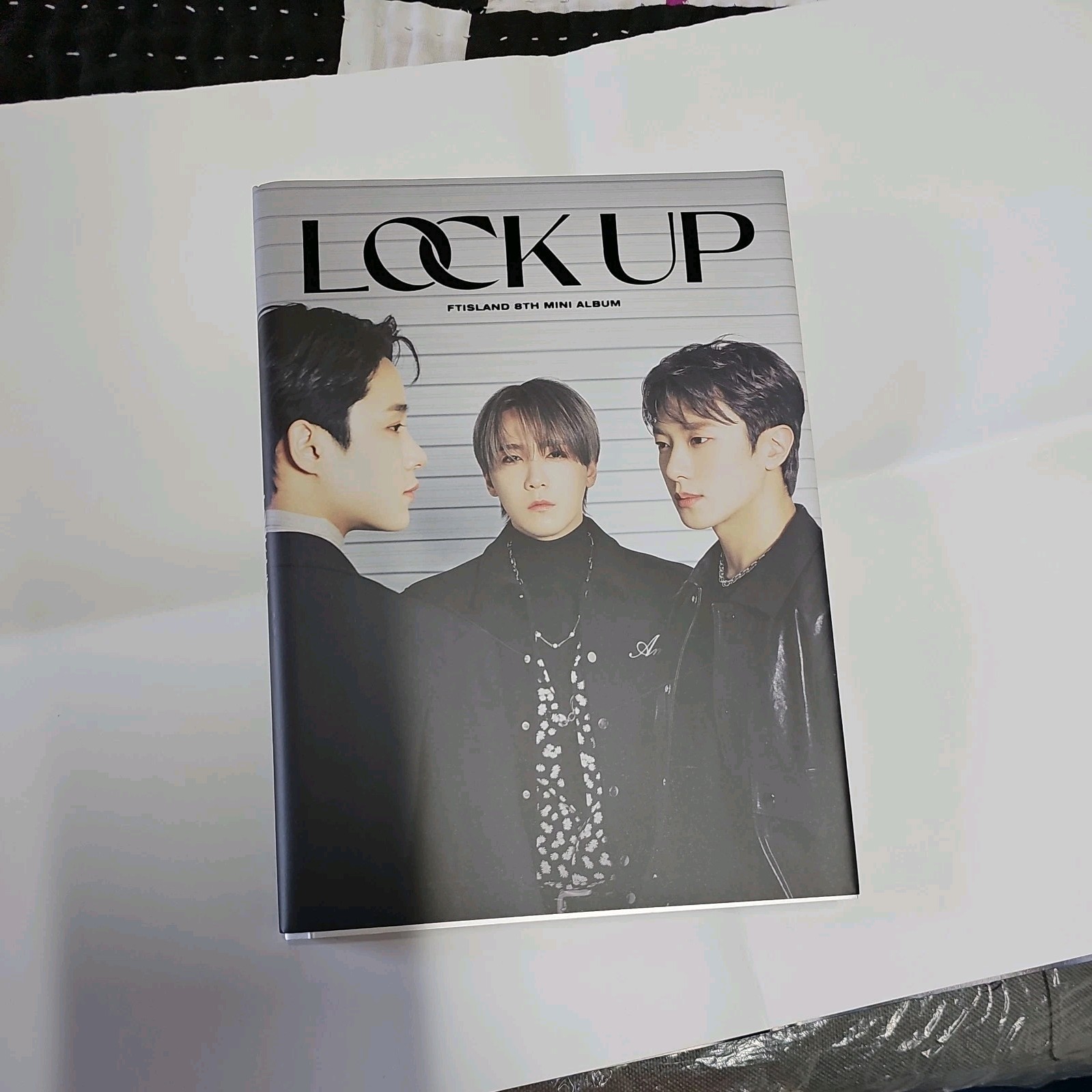 FTISLAND 8th Mini Album - Lock Up +Folded Poster+Photocards+CD
