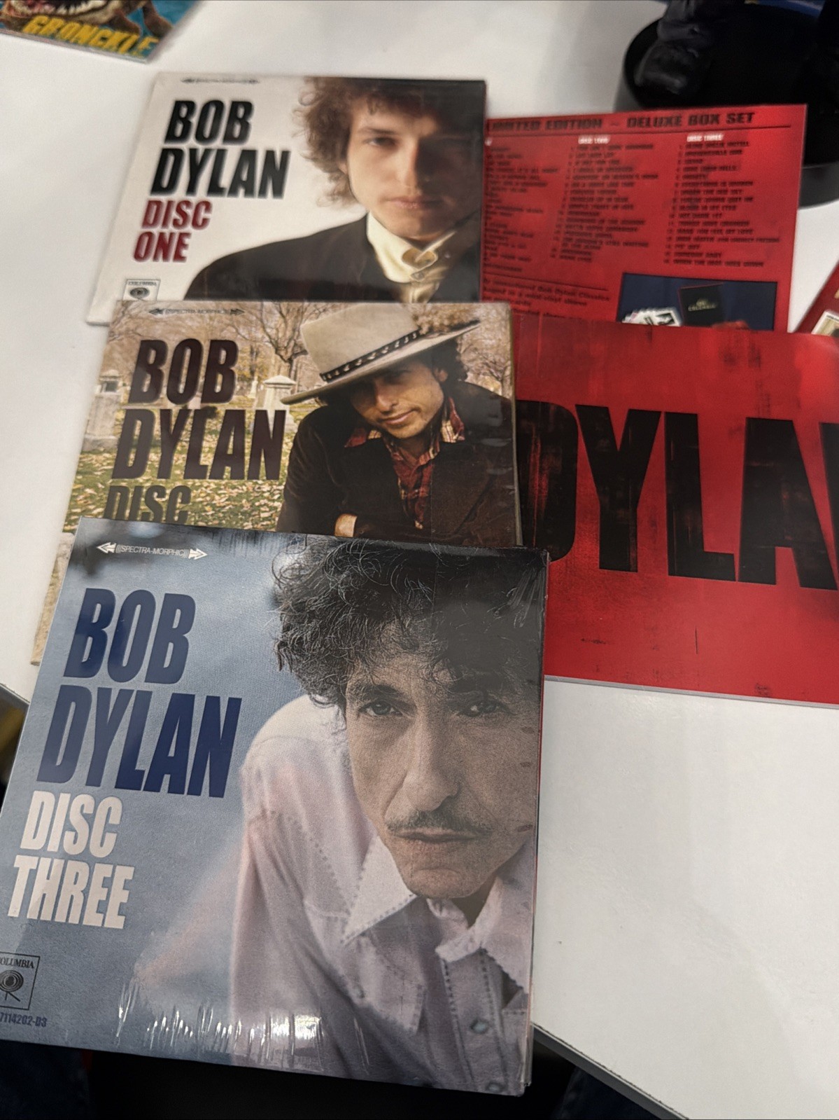 BOB DYLAN DYLAN RED BOX 3 x CD SET US 2007 Columbia 88697 11420 2 Black CDs
