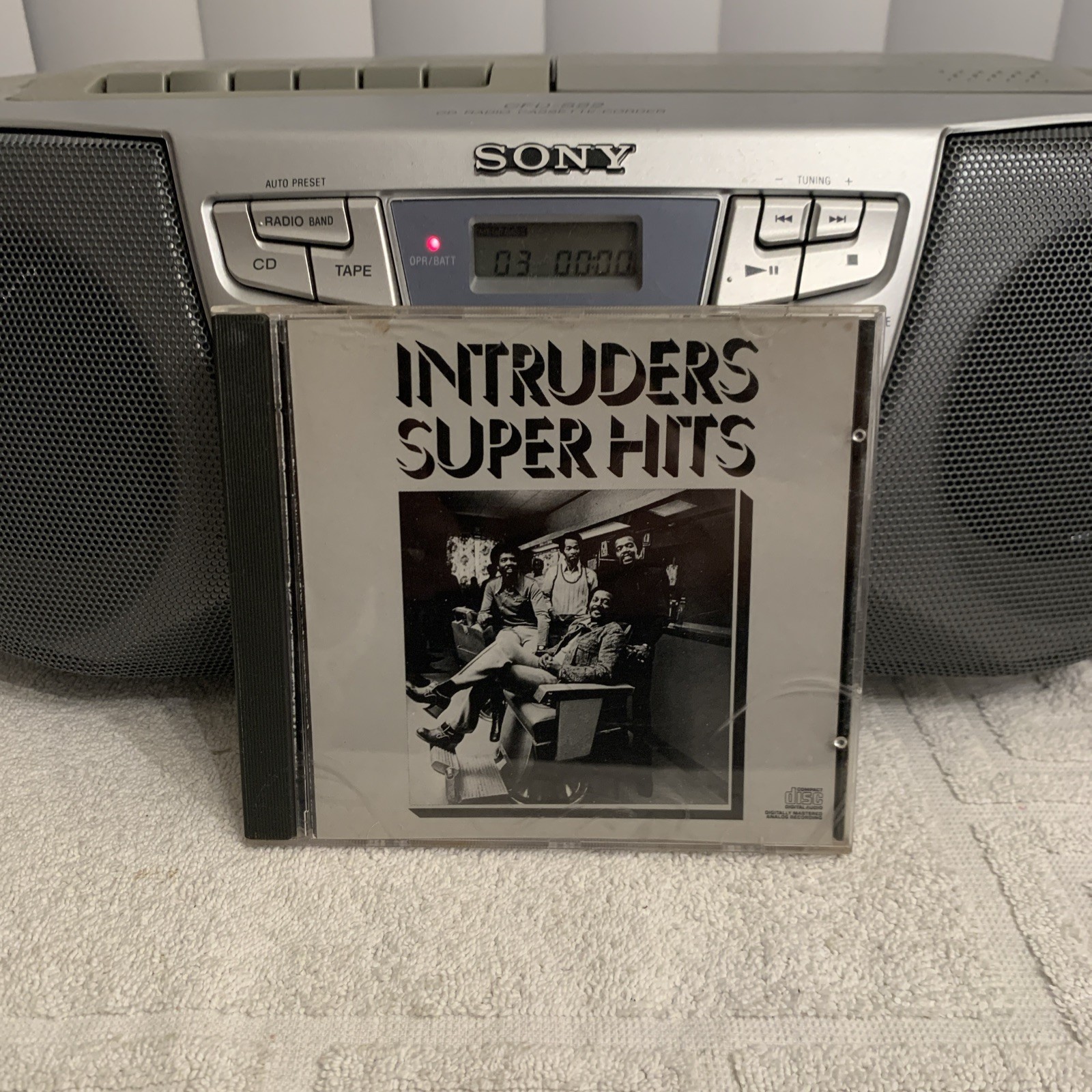 Super Hits by Philadelphia Soul Group The Intruders CD
