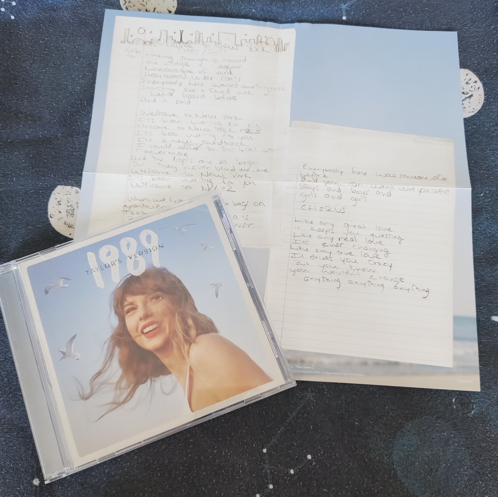 Taylor Swift 1989 Taylor's Version CD with poster