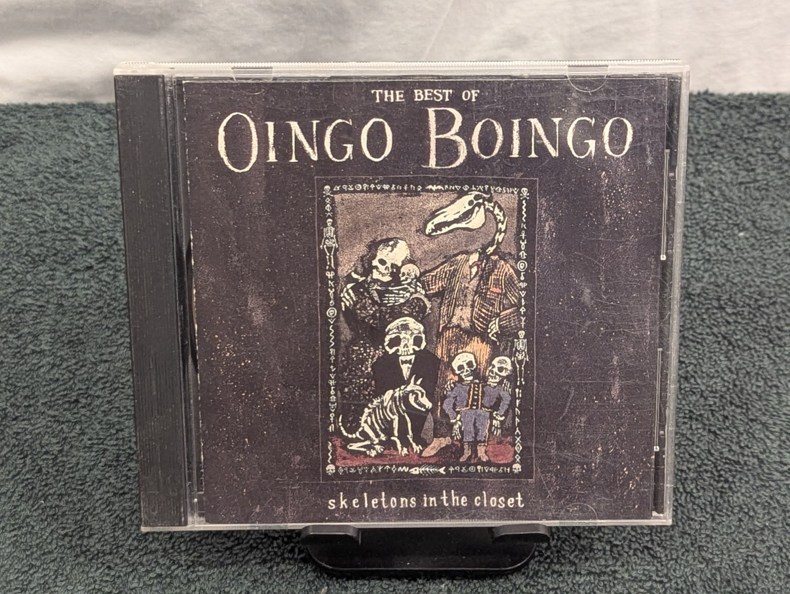 Oingo Boingo - Skeletons In The Closet - The Best Of - CD - Free shipping