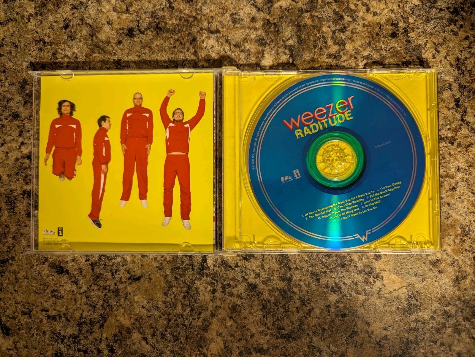 Weezer - Raditude Cd Interscope Records Rock Alternative Power Pop Cd/A=VG+