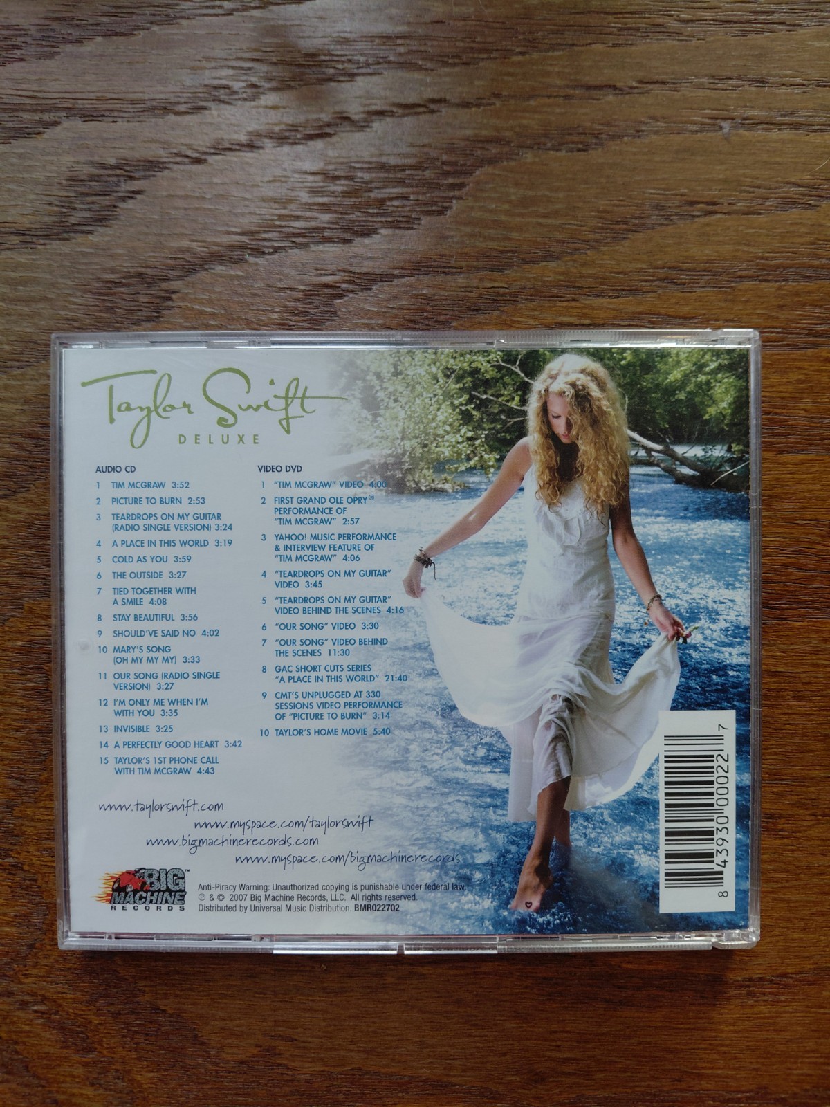 Taylor Swift - 2007 Taylor Swift Debut Album CD +DVD Deluxe Limited Edition