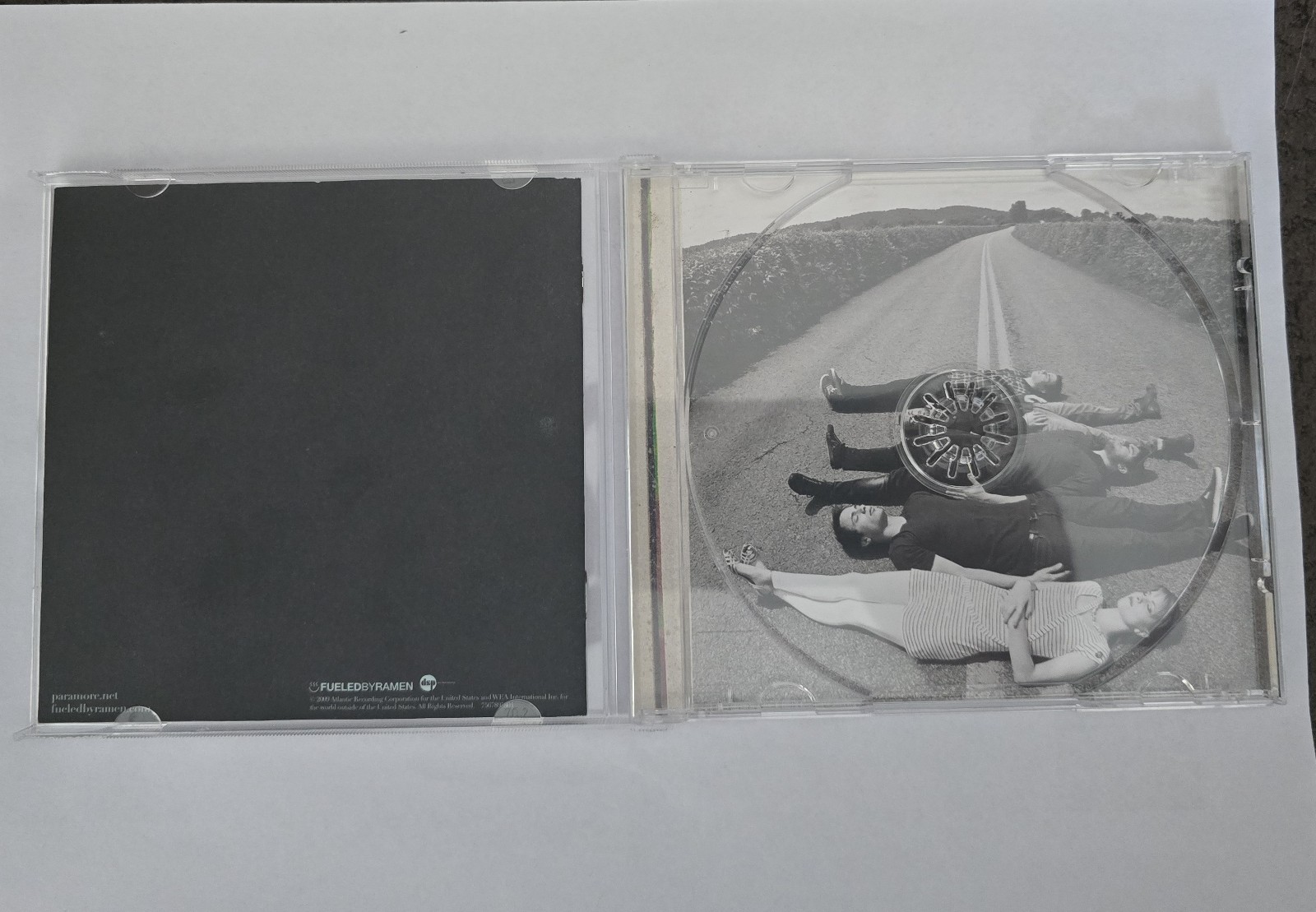 Paramore ,Brand New Eyes ,CD Album [Bonus Track] 2009