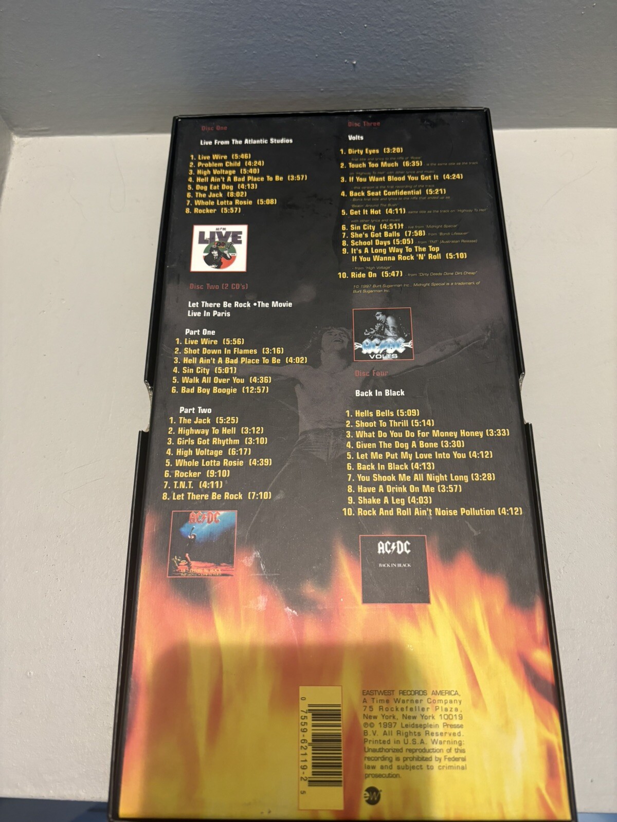 AC/DC "BONFIRE" 4 DISC BOX SET 1997- Sticker/Tattoo/Key Chain /Guitar Pick Rock