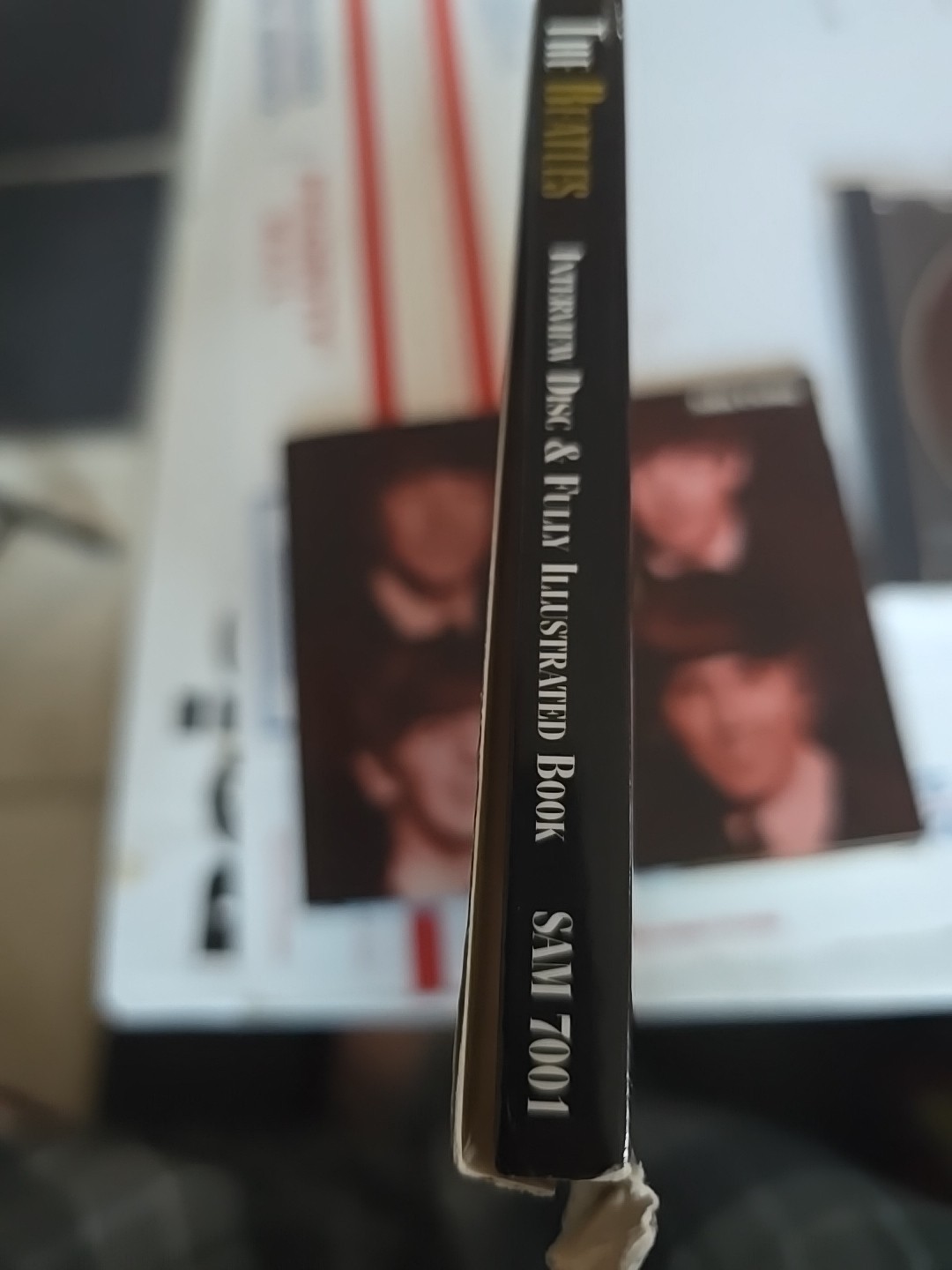 THE BEATLES - INTERVIEW DISC (RARE PICTURE DISC CD + 120 PAGE BOOK) Mint Condi