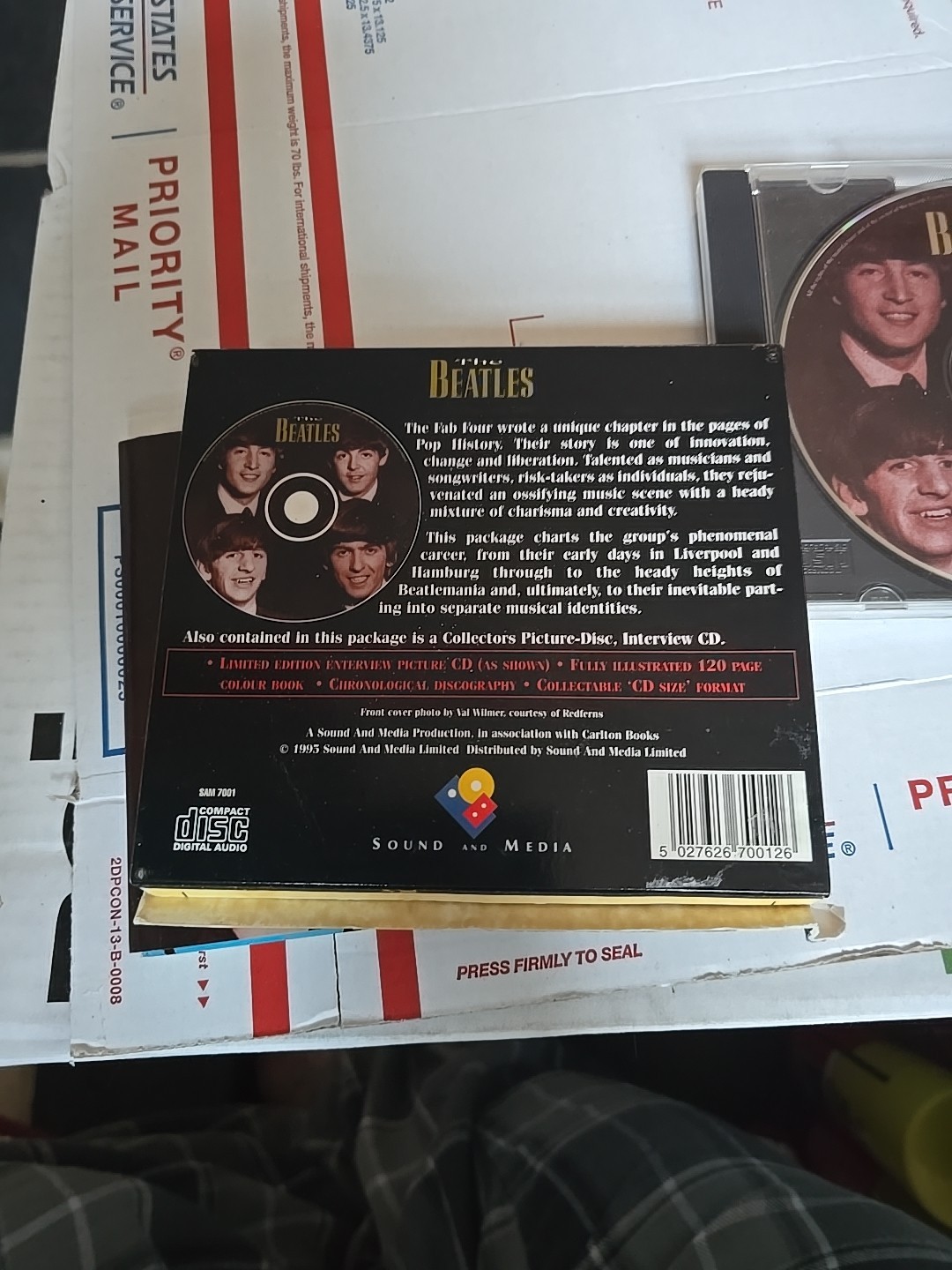 THE BEATLES - INTERVIEW DISC (RARE PICTURE DISC CD + 120 PAGE BOOK) Mint Condi