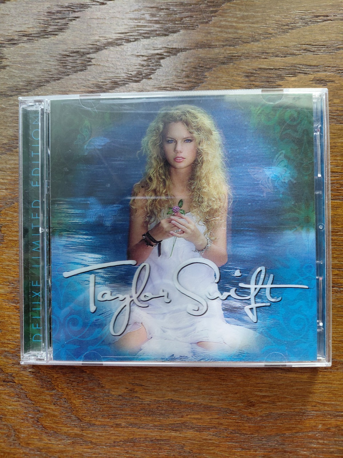 Taylor Swift - 2007 Taylor Swift Debut Album CD +DVD Deluxe Limited Edition