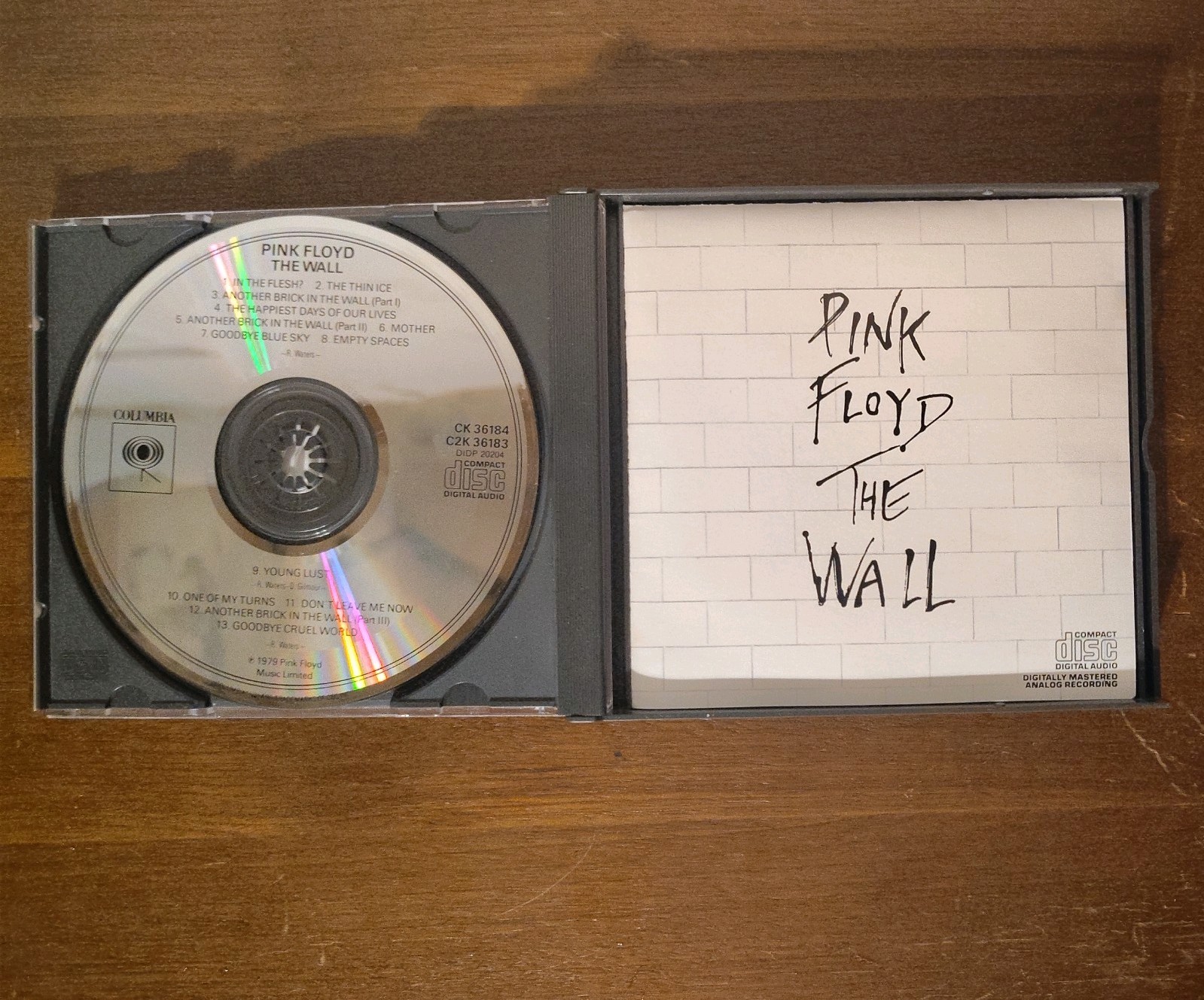 PINK FLOYD 2 CD SET "THE WALL" COLUMBIA RECORDS (C2K 36183) - A MASTERPIECE