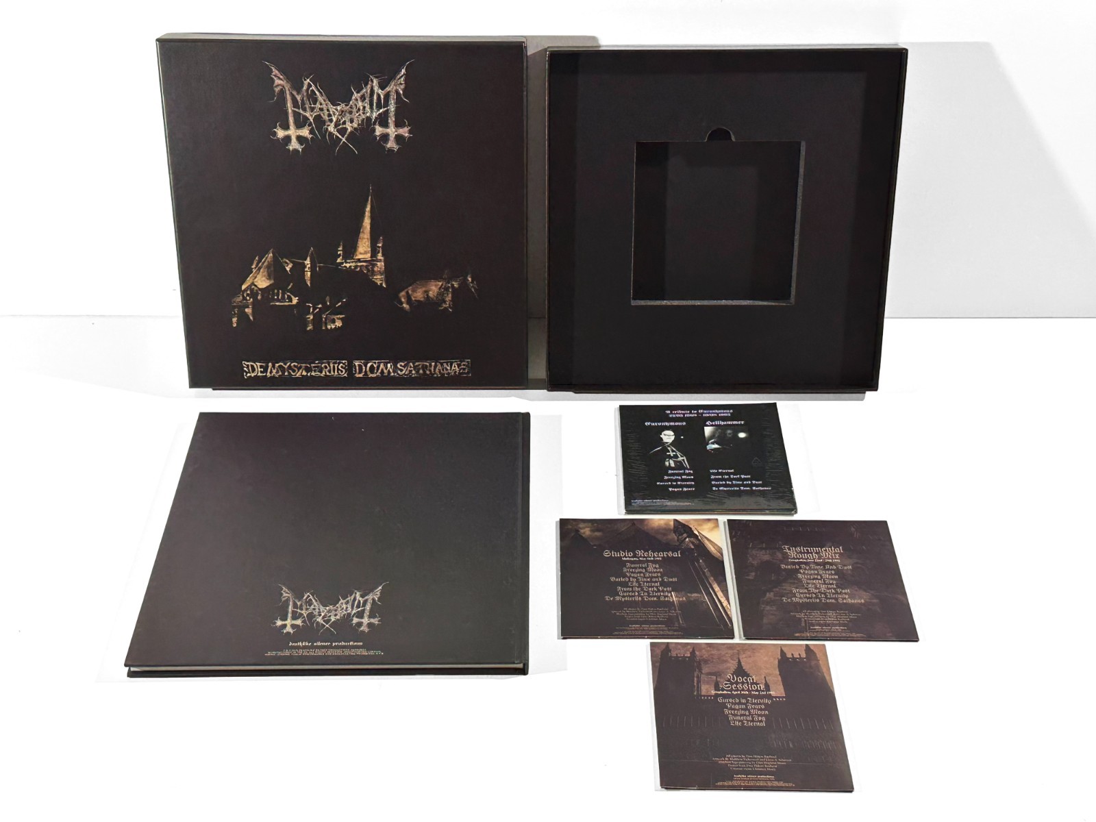 MAYHEM De Mysteriis Dom Sathanas CD BOX SET + ...Alive CD/DVD + Flag / Stickers