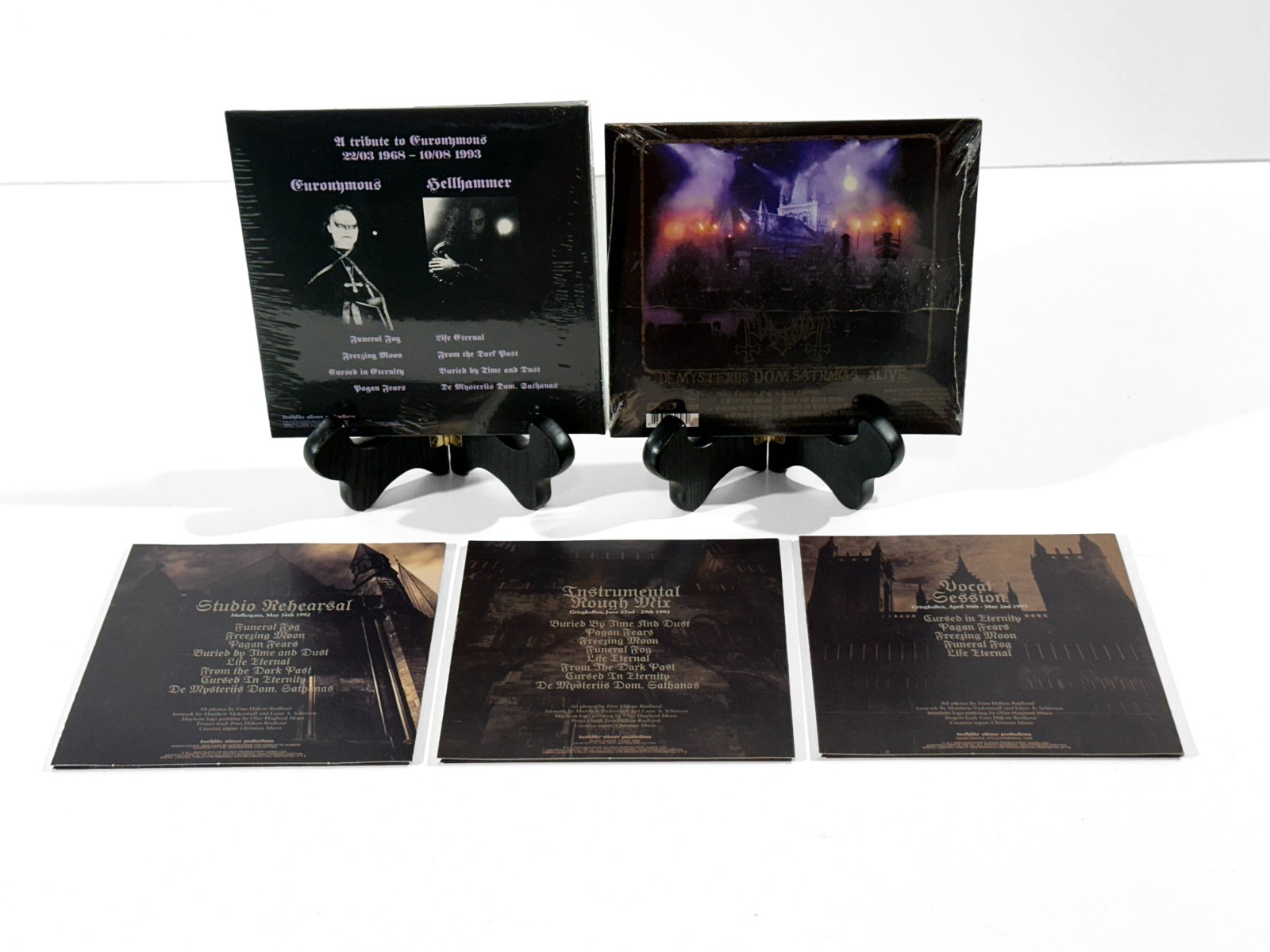 MAYHEM De Mysteriis Dom Sathanas CD BOX SET + ...Alive CD/DVD + Flag / Stickers