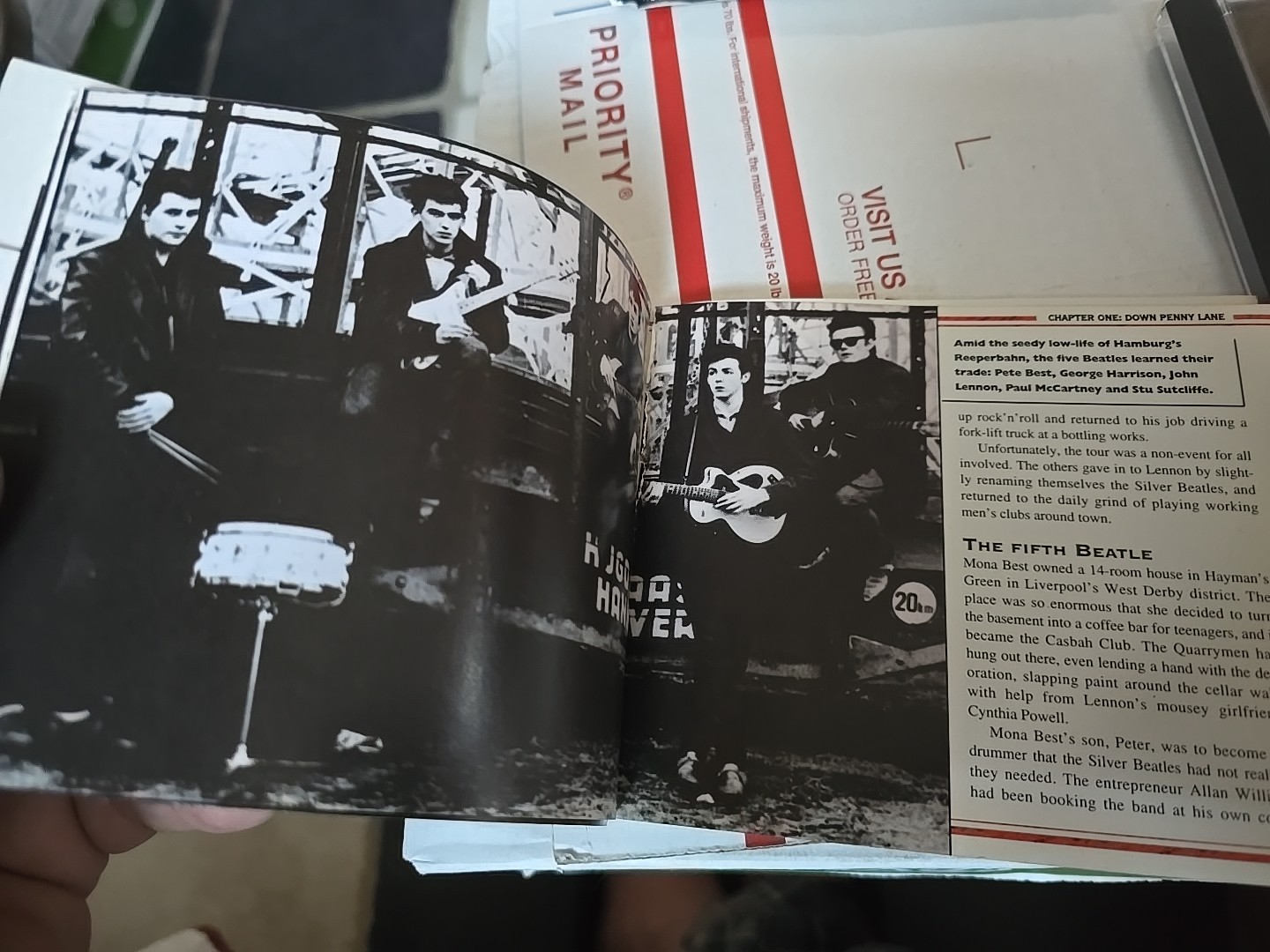THE BEATLES - INTERVIEW DISC (RARE PICTURE DISC CD + 120 PAGE BOOK) Mint Condi