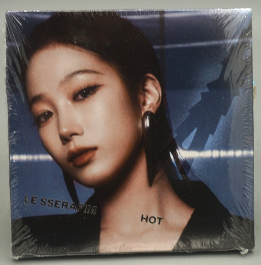 Le Sserafim Hot [Compact Ver] Blue Shimmer Version NEW SEALED Free Shipping