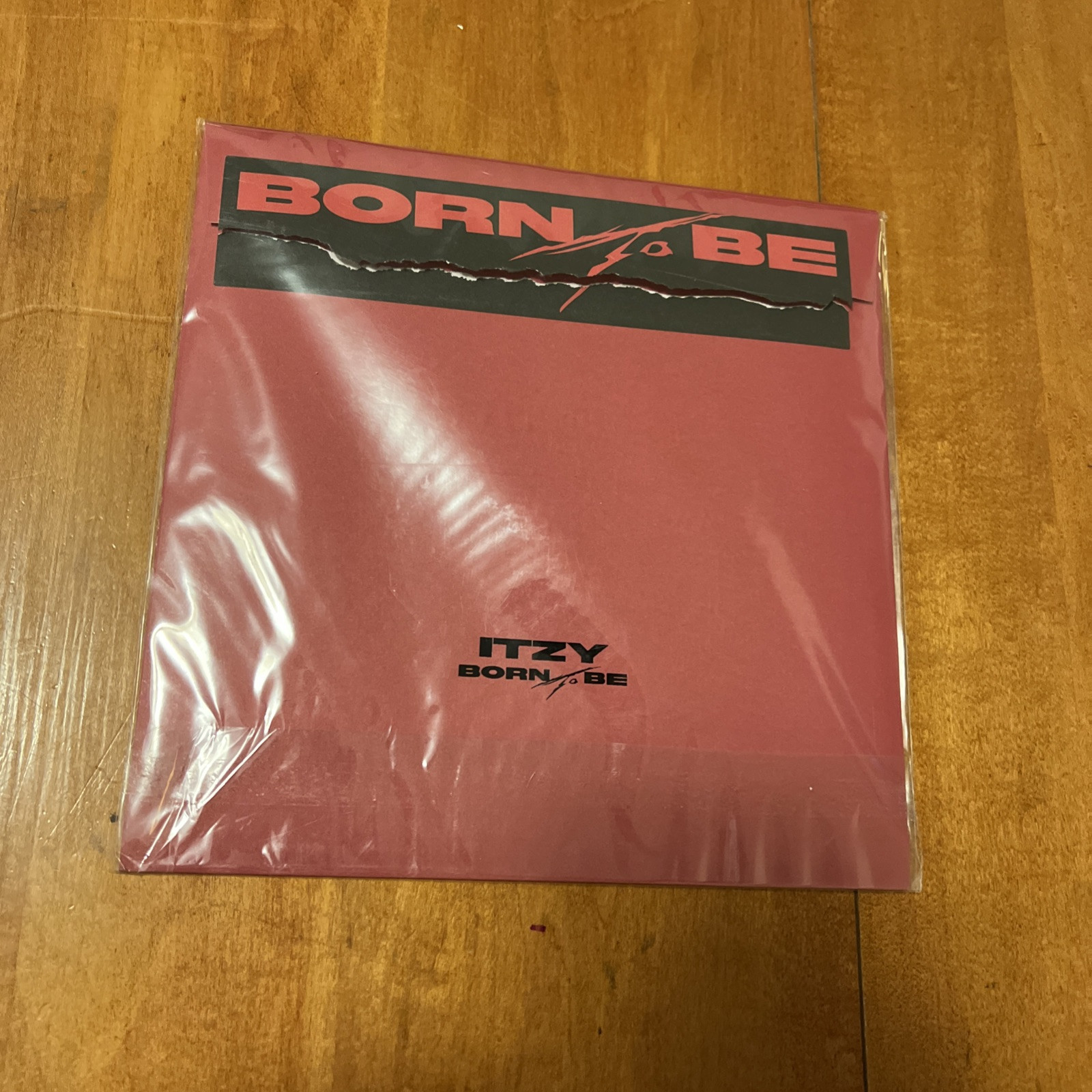 Gold by Itzy (Pink) 2024 JYP Entertainment Korean Dance & K-Pop Mini Album CD’s