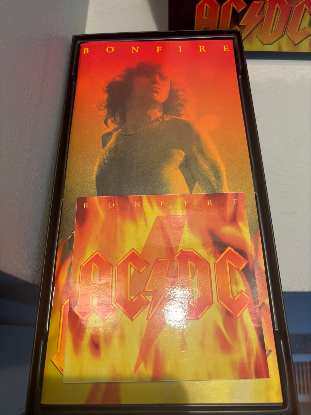 AC/DC "BONFIRE" 4 DISC BOX SET 1997- Sticker/Tattoo/Key Chain /Guitar Pick Rock