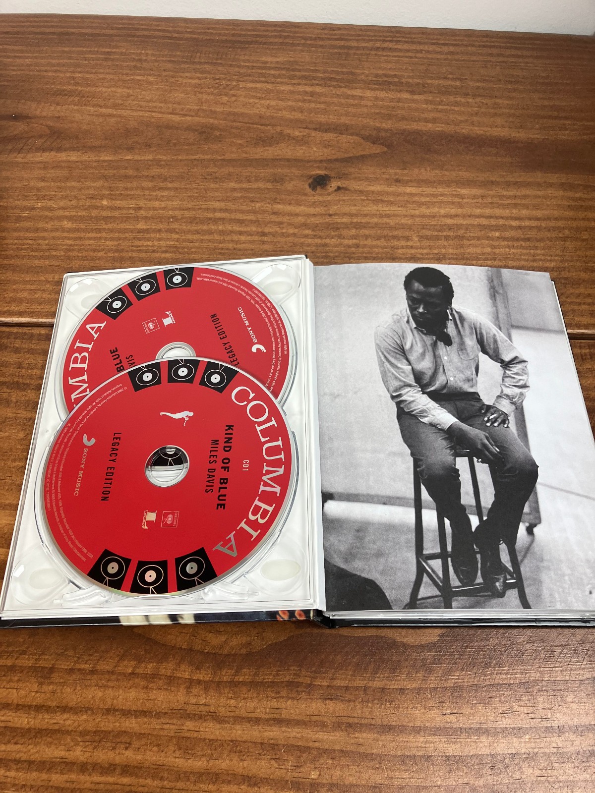 Miles Davis - Kind of Blue (Deluxe 50th Anniversary COLLECTOR'S EDITION) (3 CD)