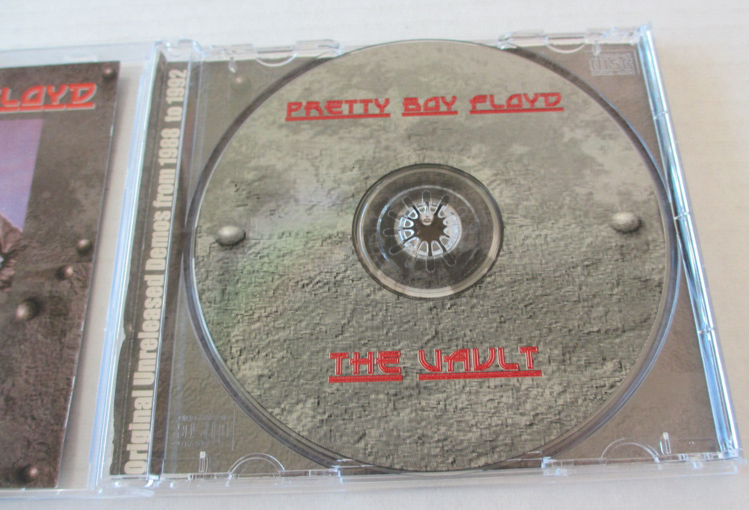 PRETTY BOY FLOYD- THE VAULT CD 2002 80'S HAIR METAL GLAM POISON VAIN SUPER RARE!