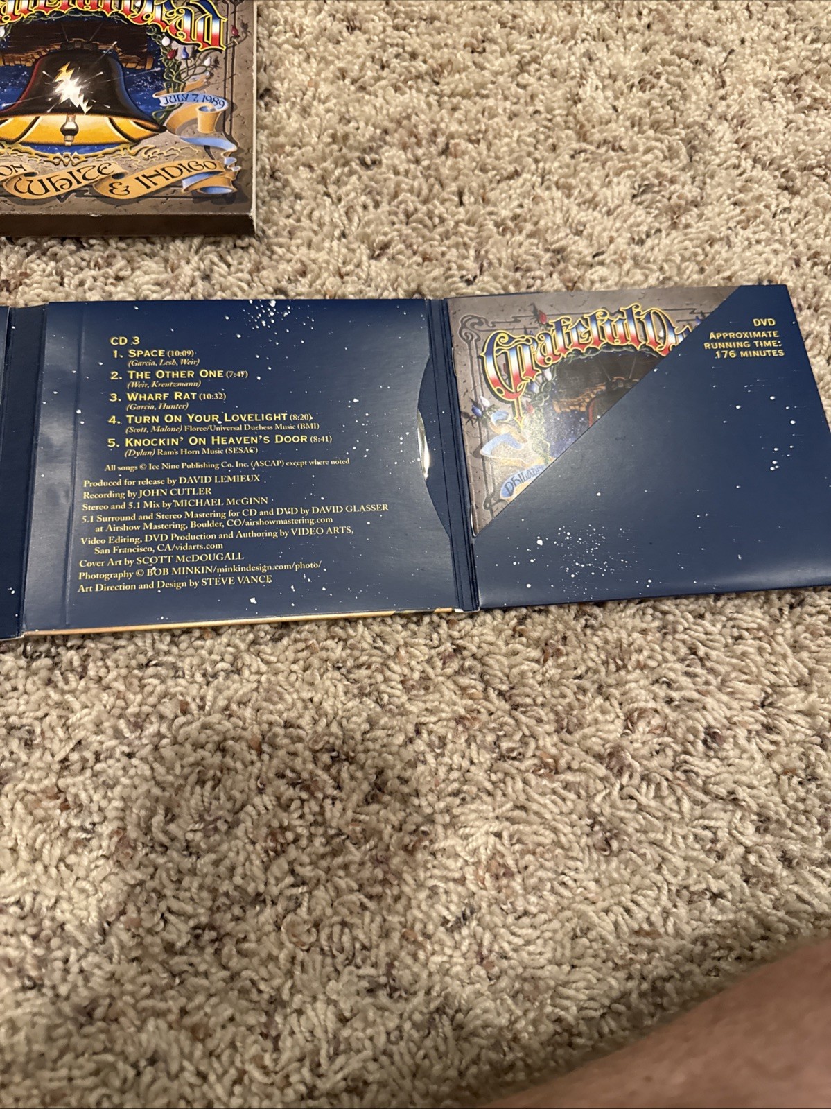Grateful Dead - Crimson, White & Indigo: Philadelphia 1989 (3 CD/DVD Set, 2010)