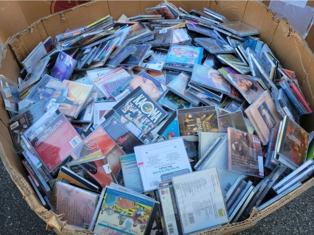 100 - Loose Music CD Lot Assorted Artists & Genres CDs Rock Grunge Pop & More!*