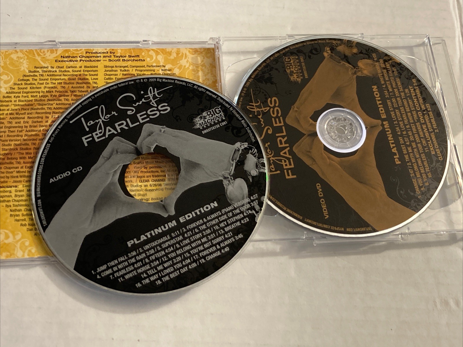 Taylor Swift - Fearless Platinum Edition CD And DVD Complete