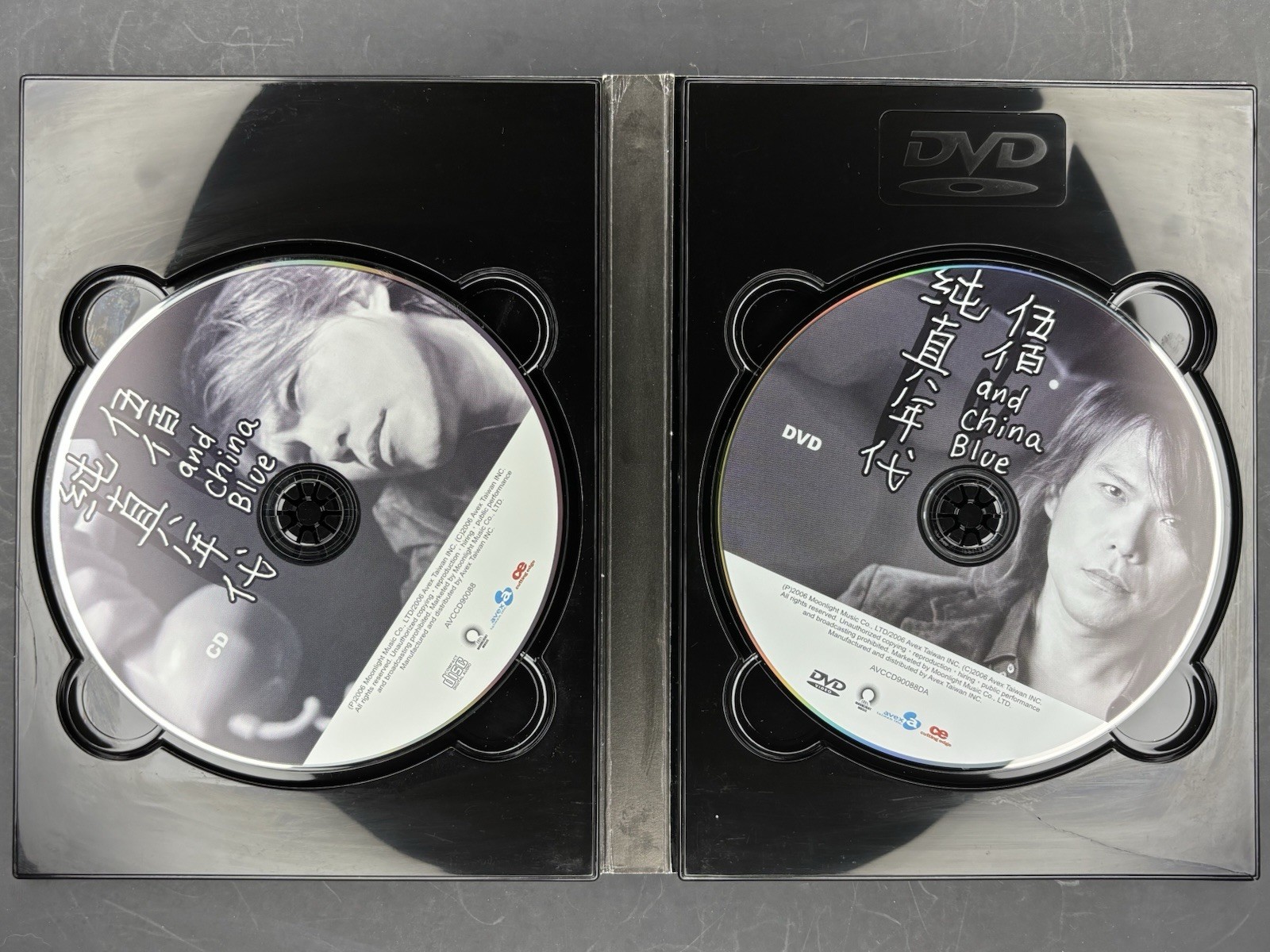 Wu Bai & China Blue-Innocent Years伍佰-純真年代 CD+DVD 2006 台版艾迴 碟套有磨損 碟片無花痕 罕有