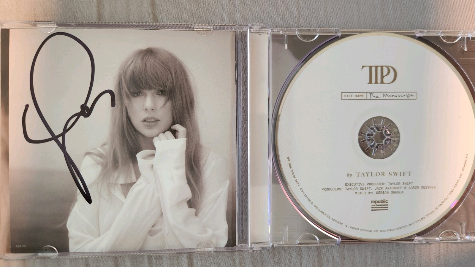 💖Taylor Swift The Tortured Poets Department CD Hand Signed Photo 💖