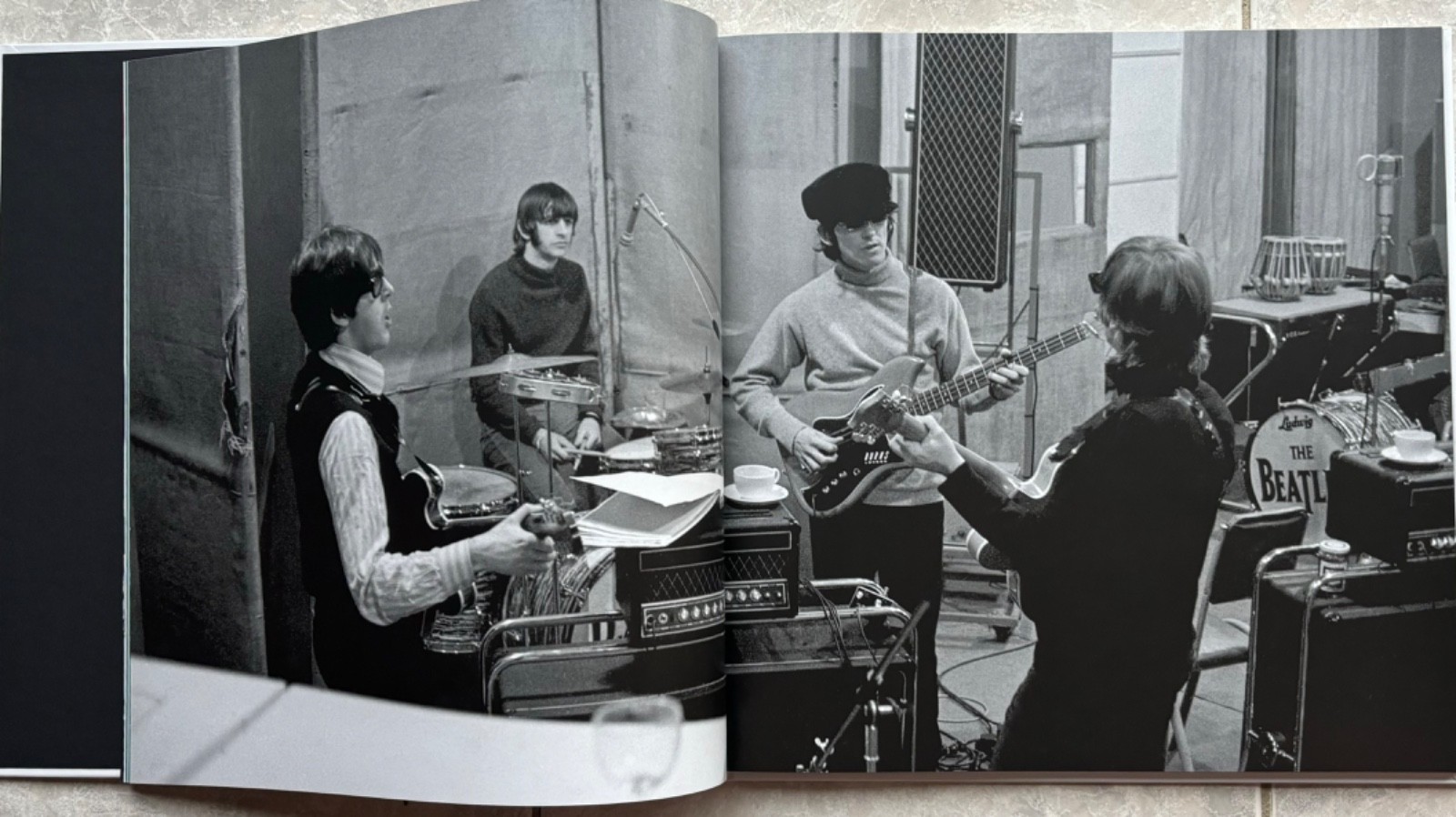 The Beatles - Revolver - 2022 - CD Box Set with 100-Page Color Book