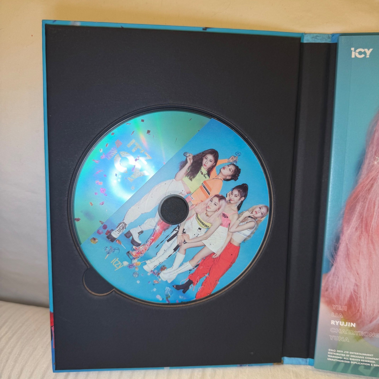 ITZY It'z Icy 1st Mini Album CD Photobook JYP Entertainment 2019 Ryujin Cover
