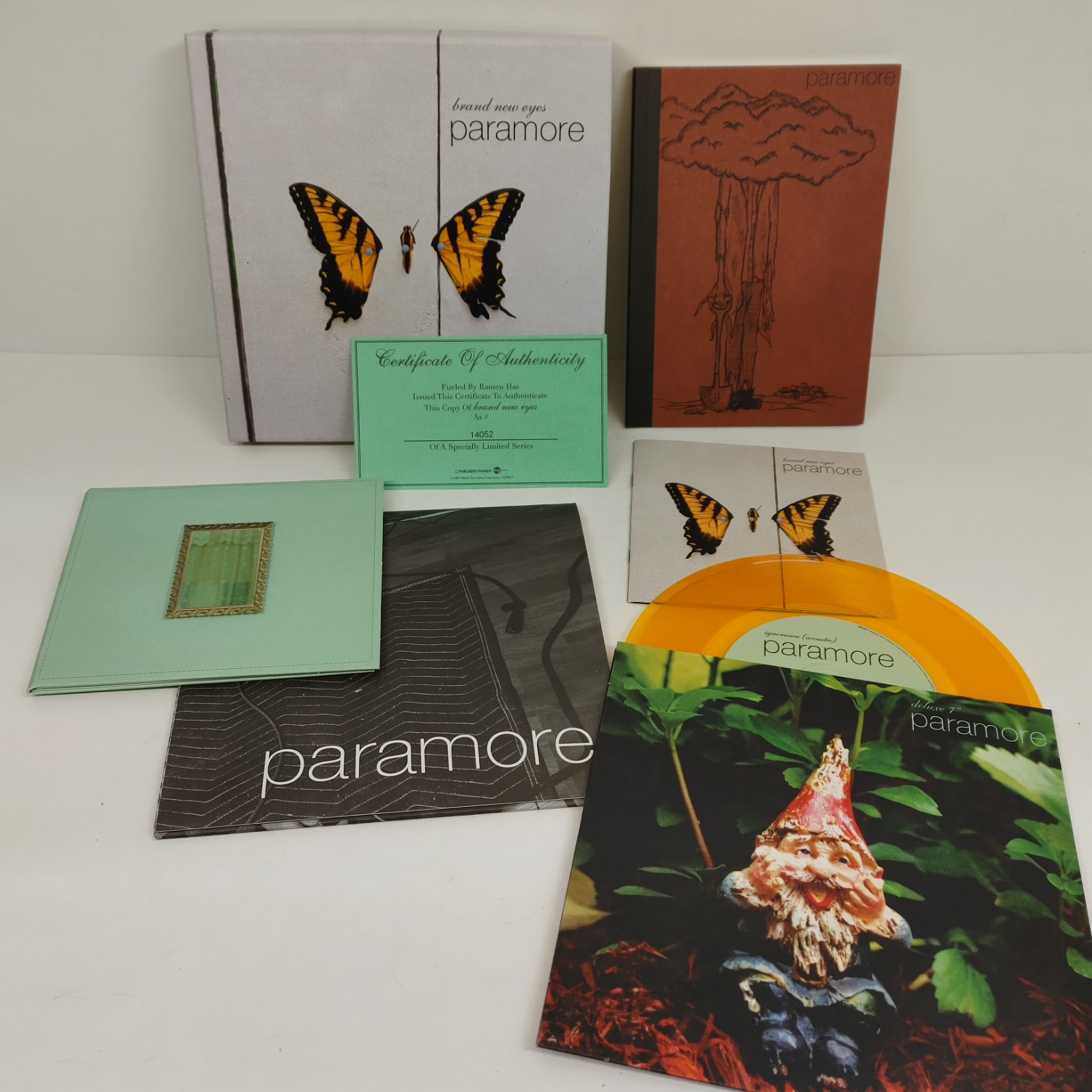 Paramore Brand New Eyes Limited Edition Box Set LP Vinyl 2009 CD DVD Photos
