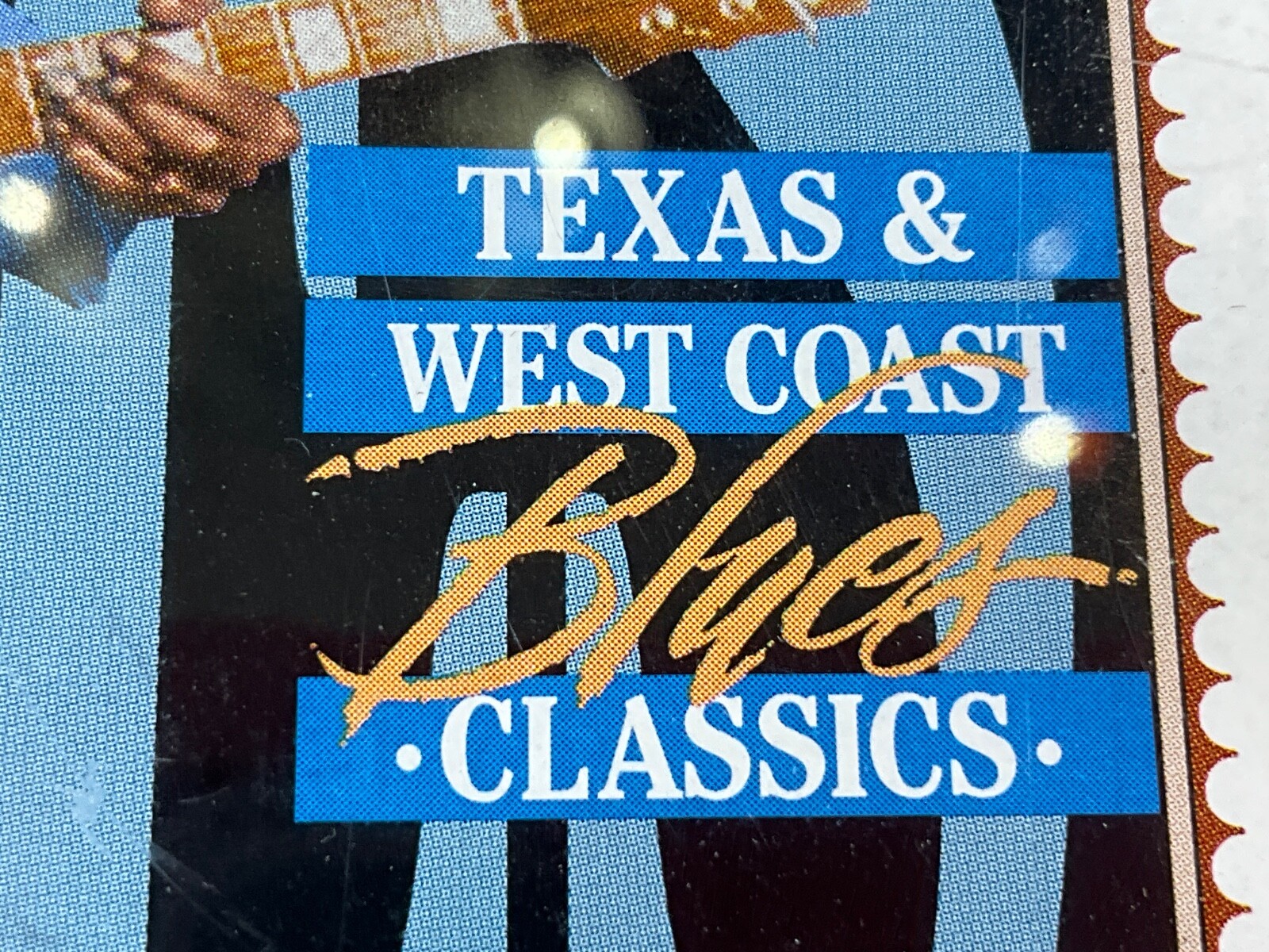 H12-13 LIVING THE BLUES Texas & West Coast Classics - 1998 - MSD-37253 -CD BLUES