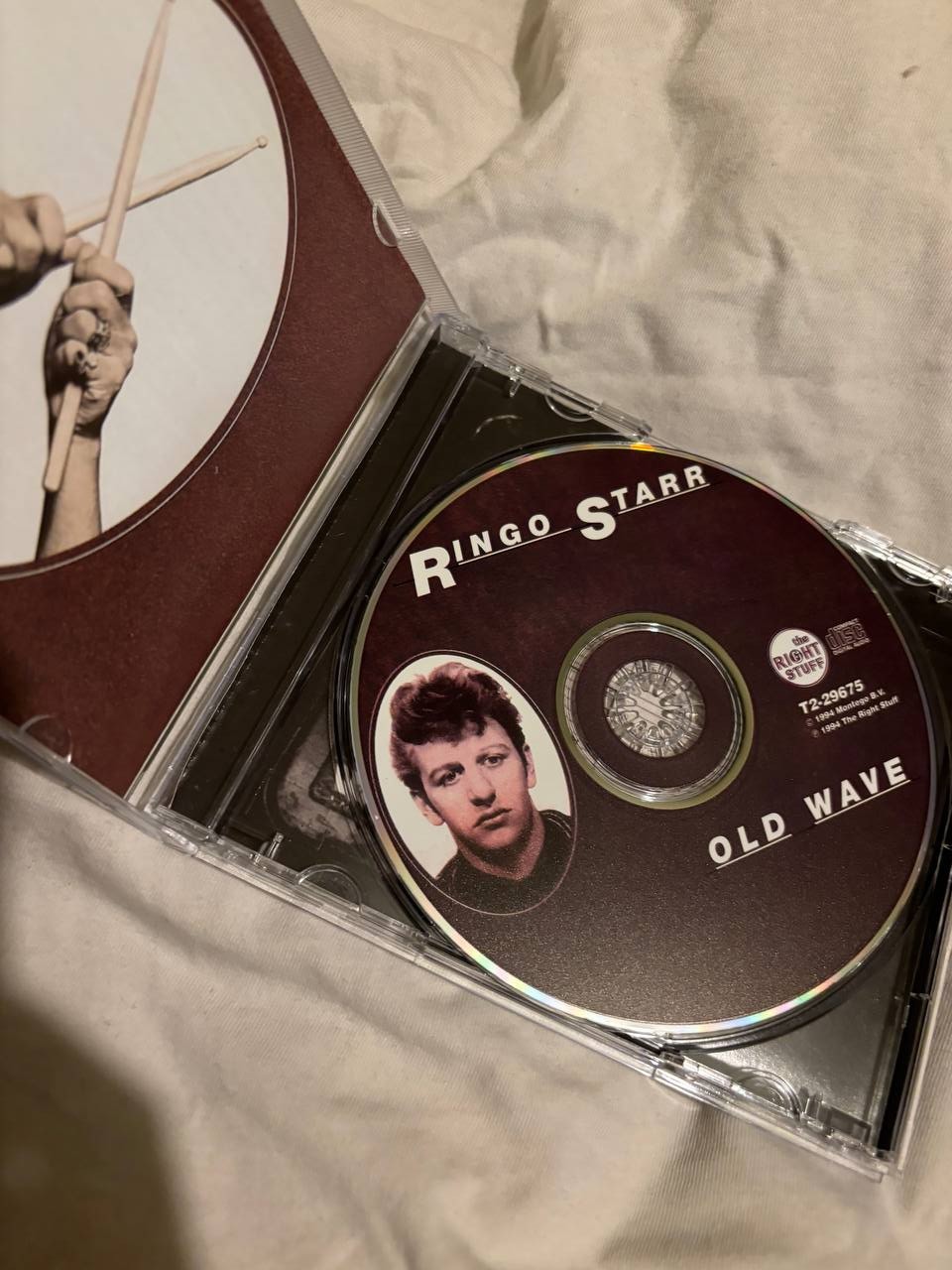 RINGO STARR~OLD WAVE~1994 US 11-TRACK CD ALBUM~THE RIGHT STUFF T2-29675 [Ref. 2]