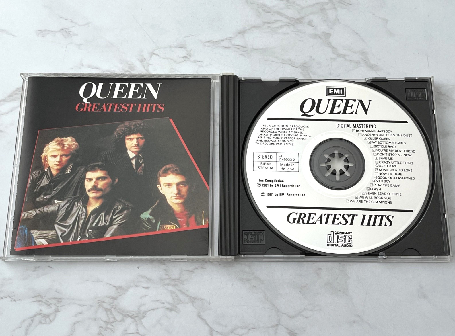 Queen Greatest Hits CD HOLLAND IMPORT! EMI CDP 7 46033 2 Freddie Mercury RARE!