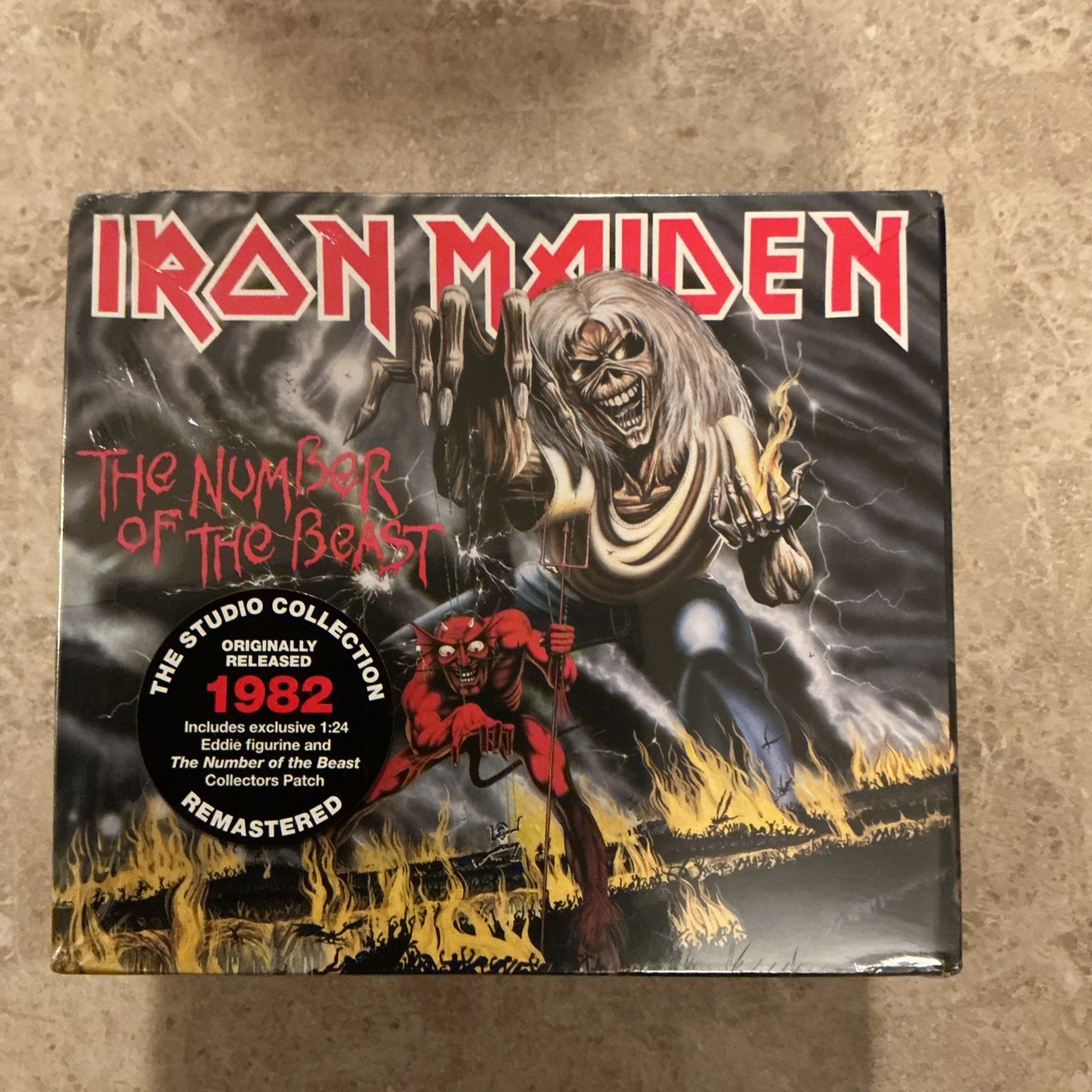Iron Maiden Number of the Beast 1982 Remastered Studio Coll. w Figurine & Patch