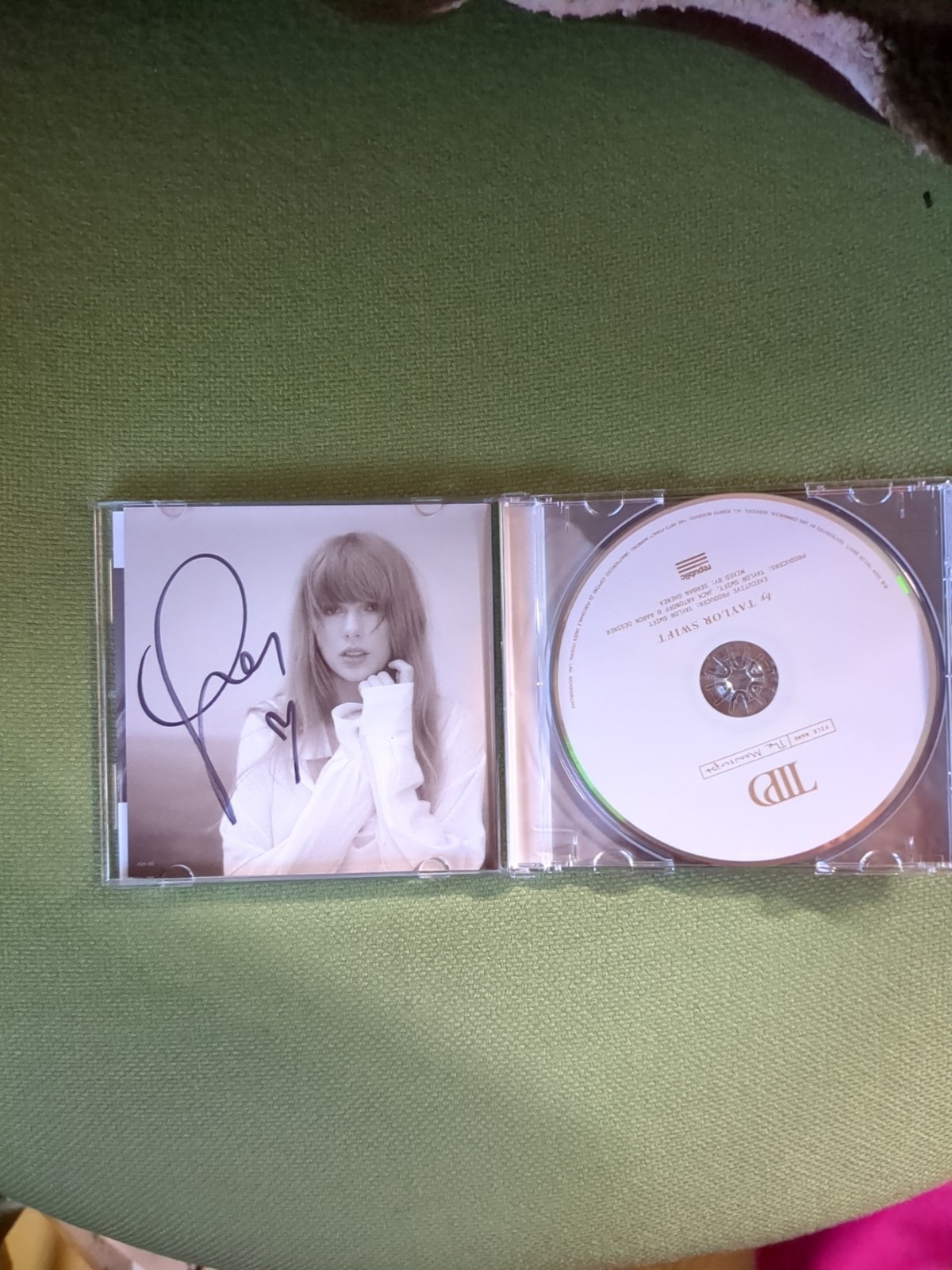 TAYLOR SWIFT Tortured Poets Dept CD Signed Photo VERY RARE HEART