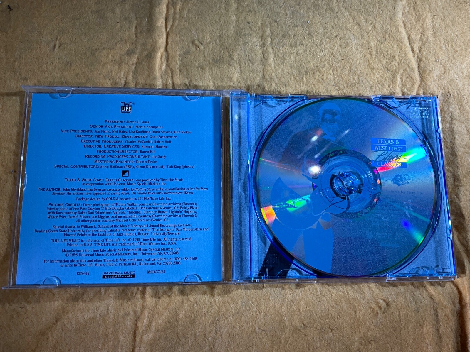 H12-13 LIVING THE BLUES Texas & West Coast Classics - 1998 - MSD-37253 -CD BLUES