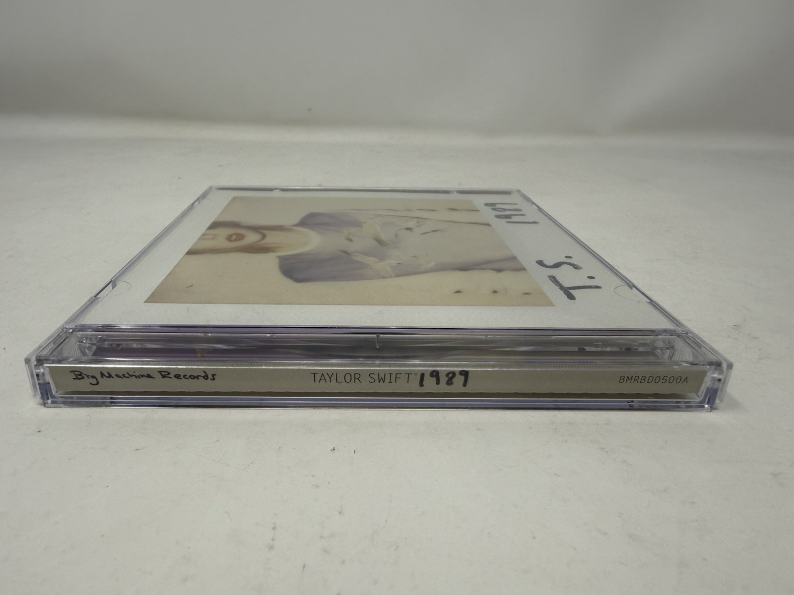 Taylor Swift 1989 CD with Slipcover and 13 Photos #40-52 Polaroids DLX 2014