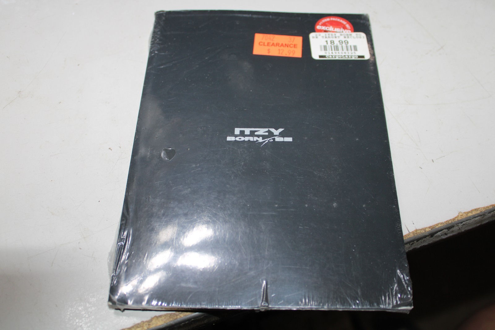 ITZY - Born To Be (Target Exclusive CD) Photobook Black Cover Factory Sealed