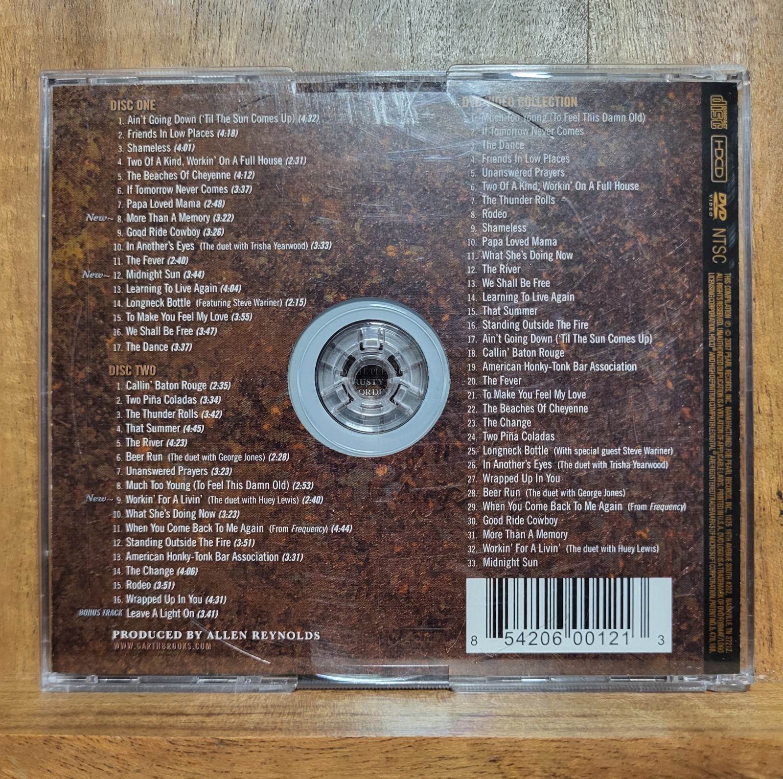 Nice! Garth Brooks The Ultimate Greatest Hits (2 CDs + 1 DVD) Collectors Series