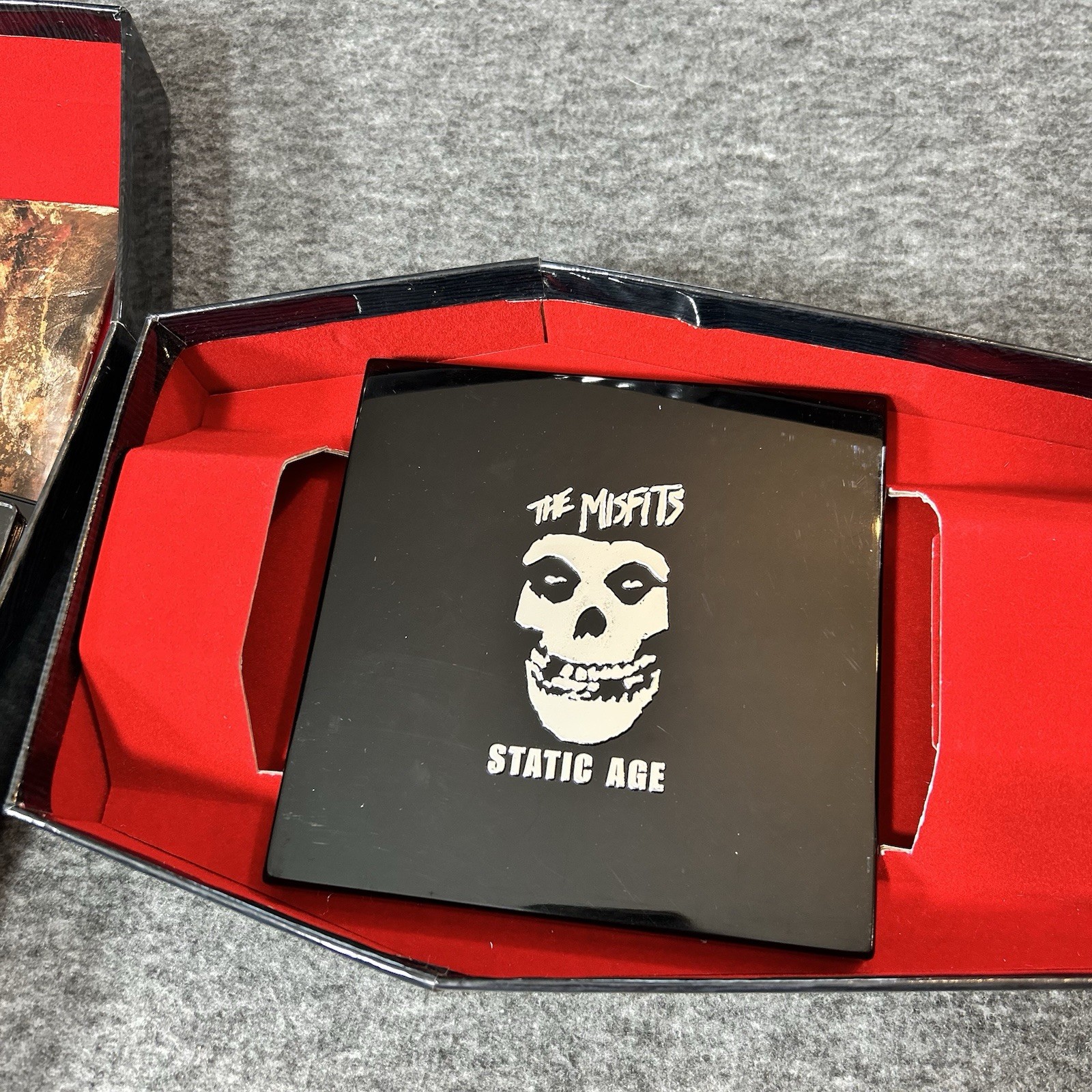 Misfits Coffin Box Set 4 Discs Caroline Distribution Complete Rare with Pin