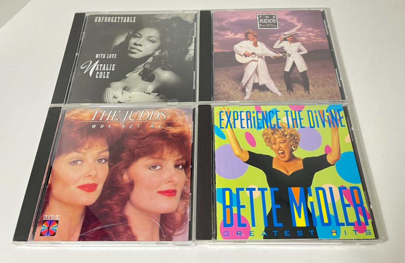 Vtg Lot 40 CD Mixed Music, See List 70-90's Elvis ,Elton, Diamond, Beatles++