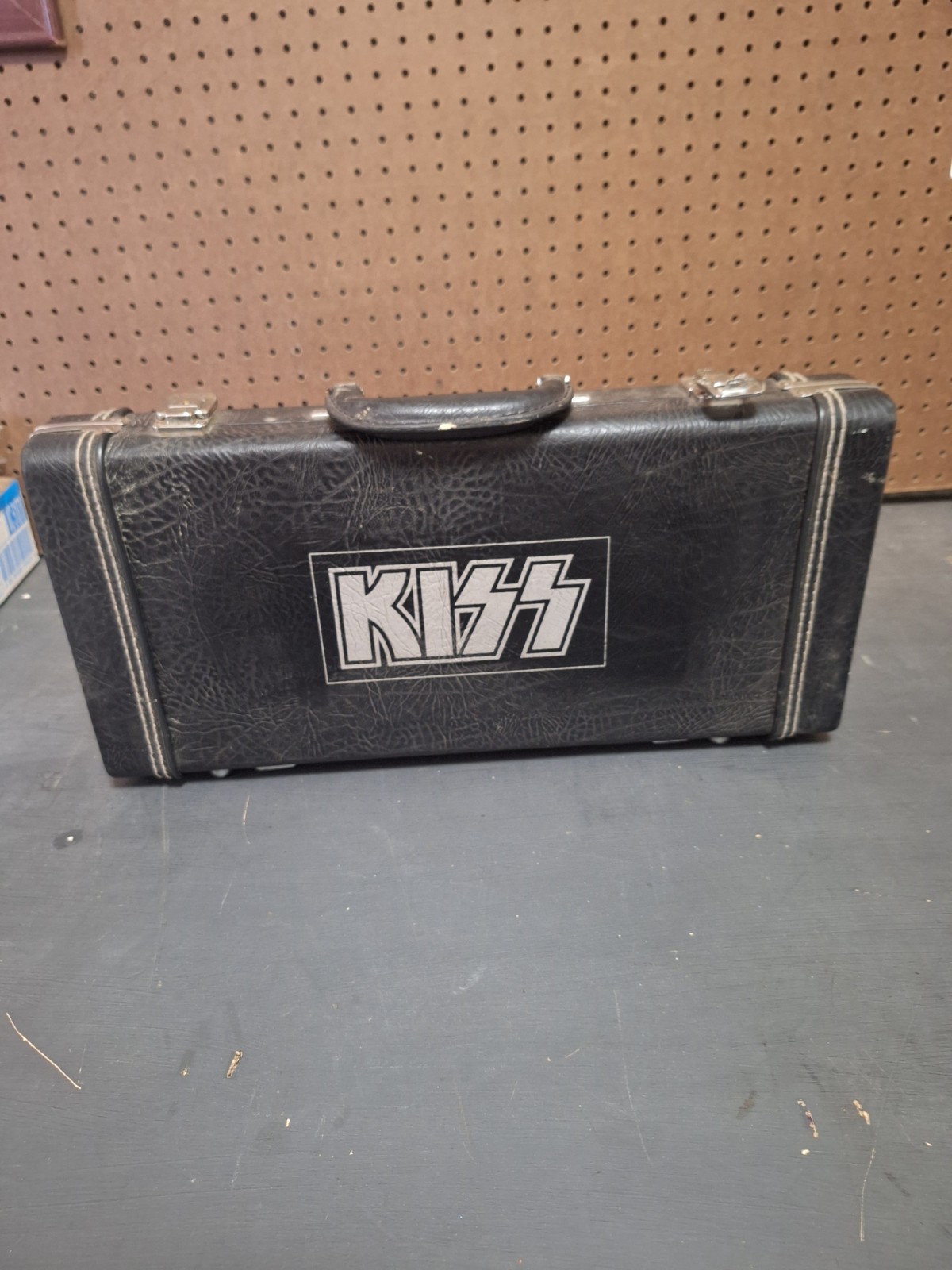 KISS / The Box Set Japan Ltd Guitar Case... Empty Case Without CDs