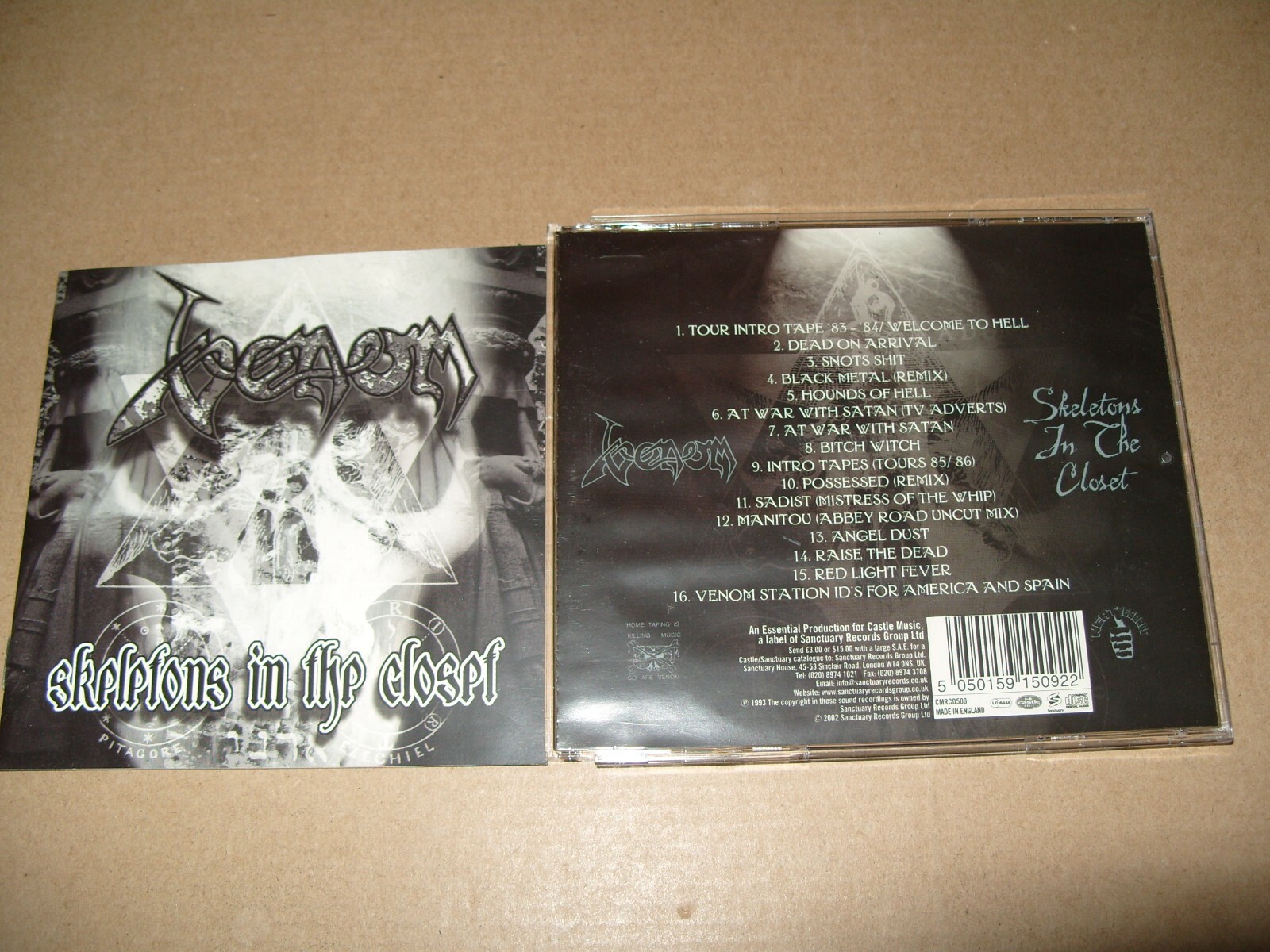 Venom - Skeletons In The Closet 2002 cd + Inlays Near Mint (R4)