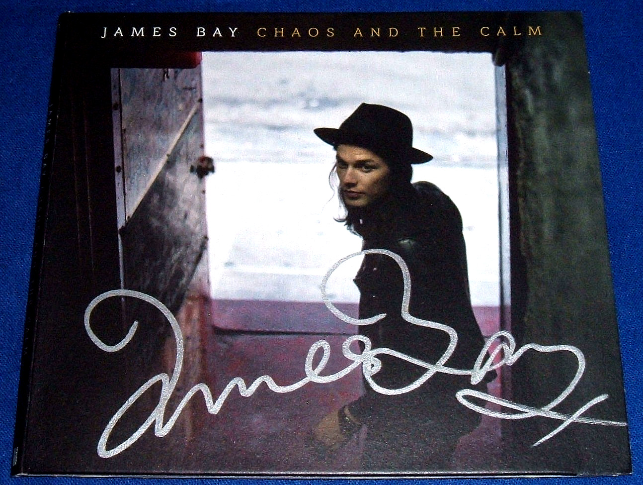 JAMES BAY - CHAOS & THE CALM - SIGNED CD EX 3 BONUS TRACKS CARD SLEEVE