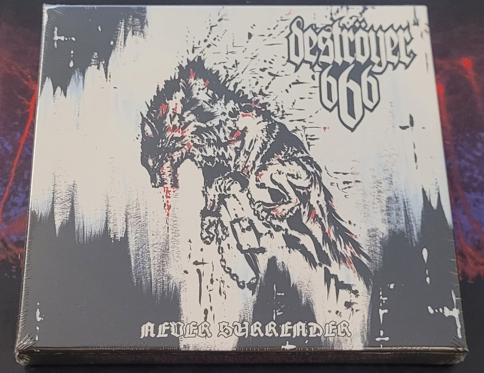 Destroyer 666 - Never Surrender w/ pendant & patch (CD digibox new, 2022)
