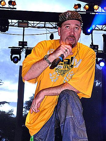 Lagarto, final a tres bandas