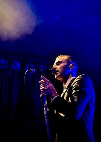 Hurts, emociones bajo control