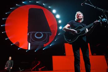 The Wall, patada en los morros